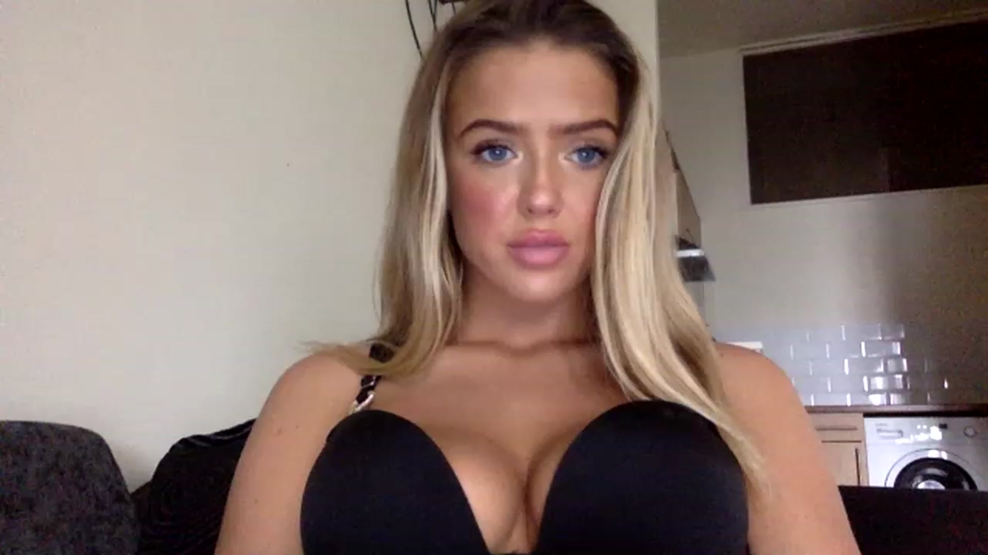 Gallery image thumbnail from hotbaby08's myfreecams stream on, 04/12/2023, 10:52 image 12 of 20