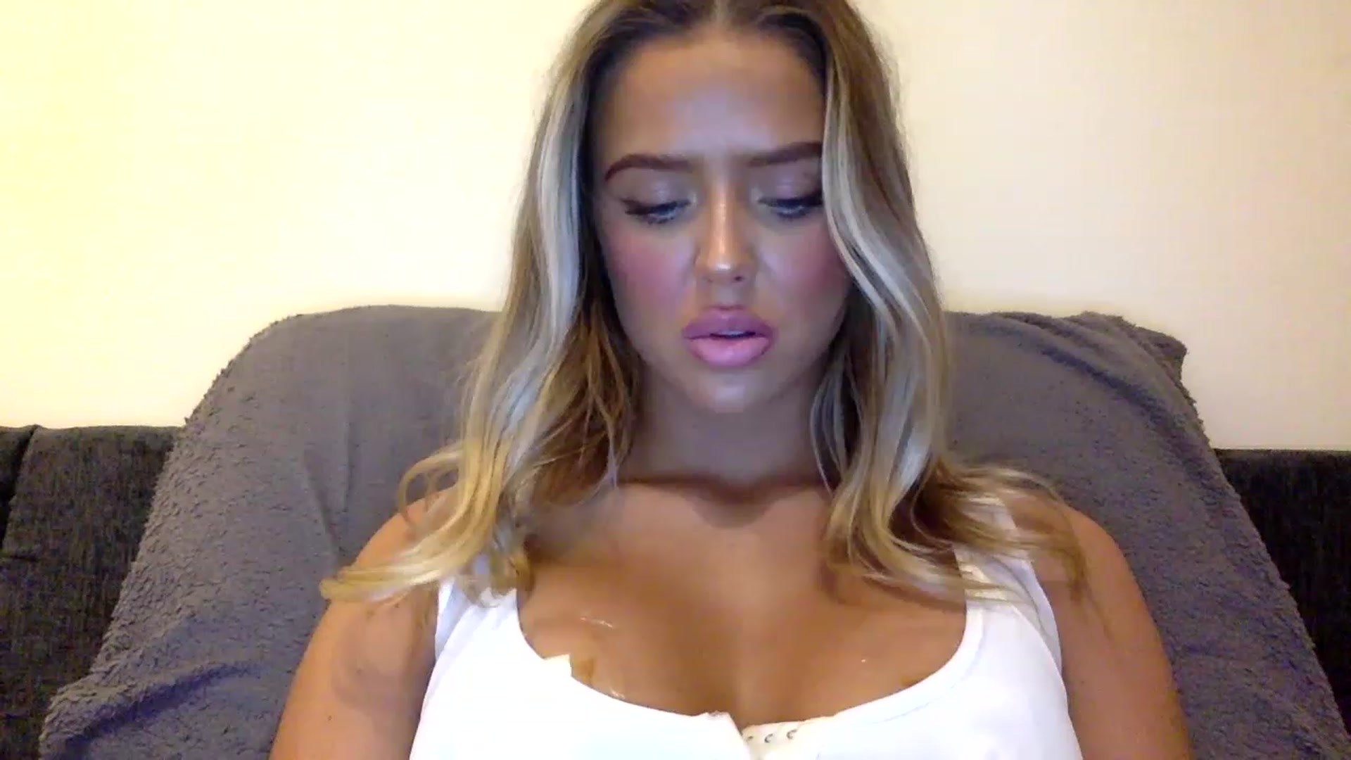 Gallery image thumbnail from hotbaby08's myfreecams stream on, 04/28/2023, 11:56 image 9 of 20