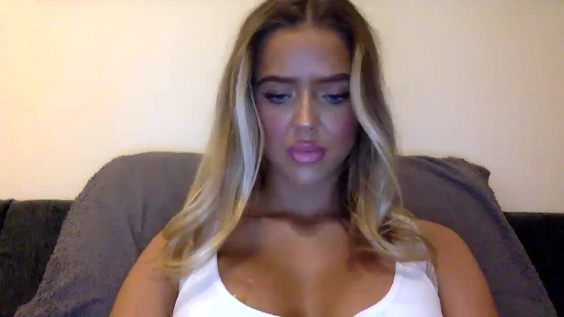 Gallery image thumbnail from hotbaby08's myfreecams stream on, 04/28/2023, 11:56 image 1 of 20