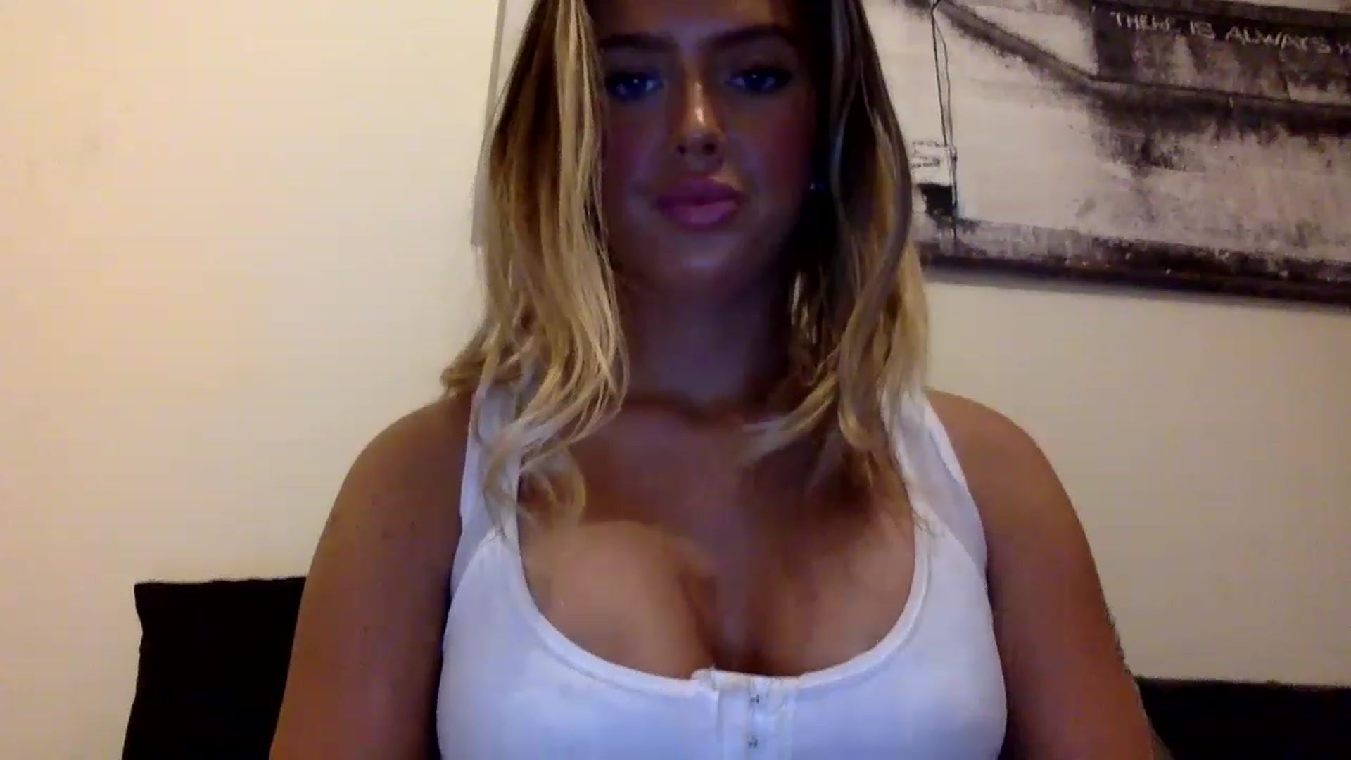 Gallery image thumbnail from hotbaby08's myfreecams stream on, 05/02/2023, 10:53 image 14 of 20