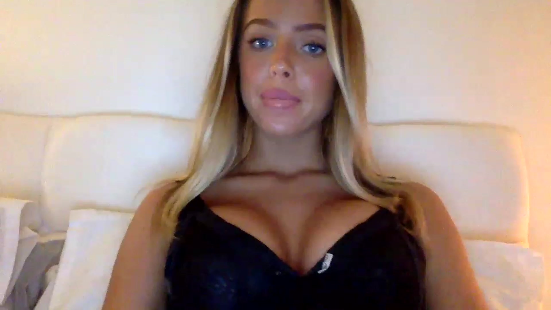 Gallery image thumbnail from hotbaby08's myfreecams stream on, 05/04/2023, 16:56 image 4 of 20