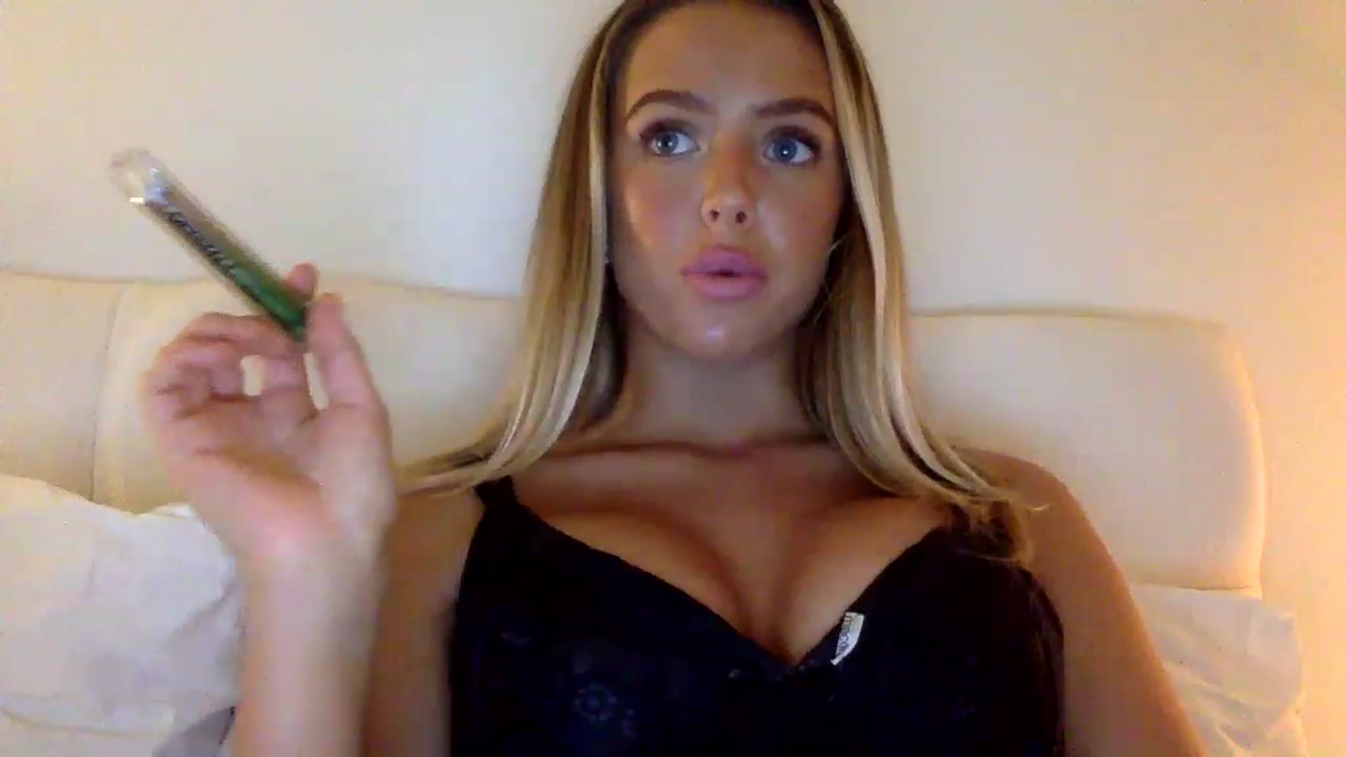 Gallery image thumbnail from hotbaby08's myfreecams stream on, 05/04/2023, 16:56 image 14 of 20
