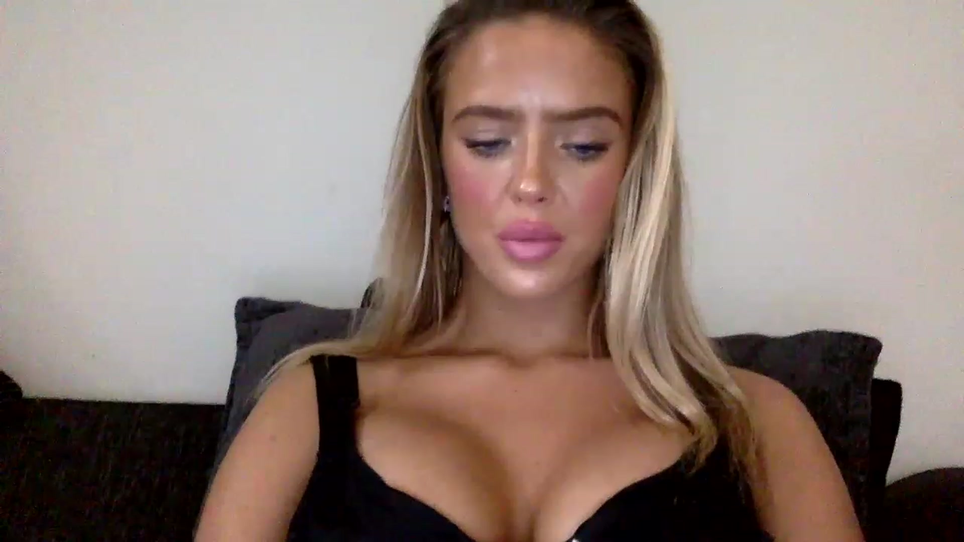 Gallery image thumbnail from hotbaby08's myfreecams stream on, 05/06/2023, 14:57 image 10 of 20