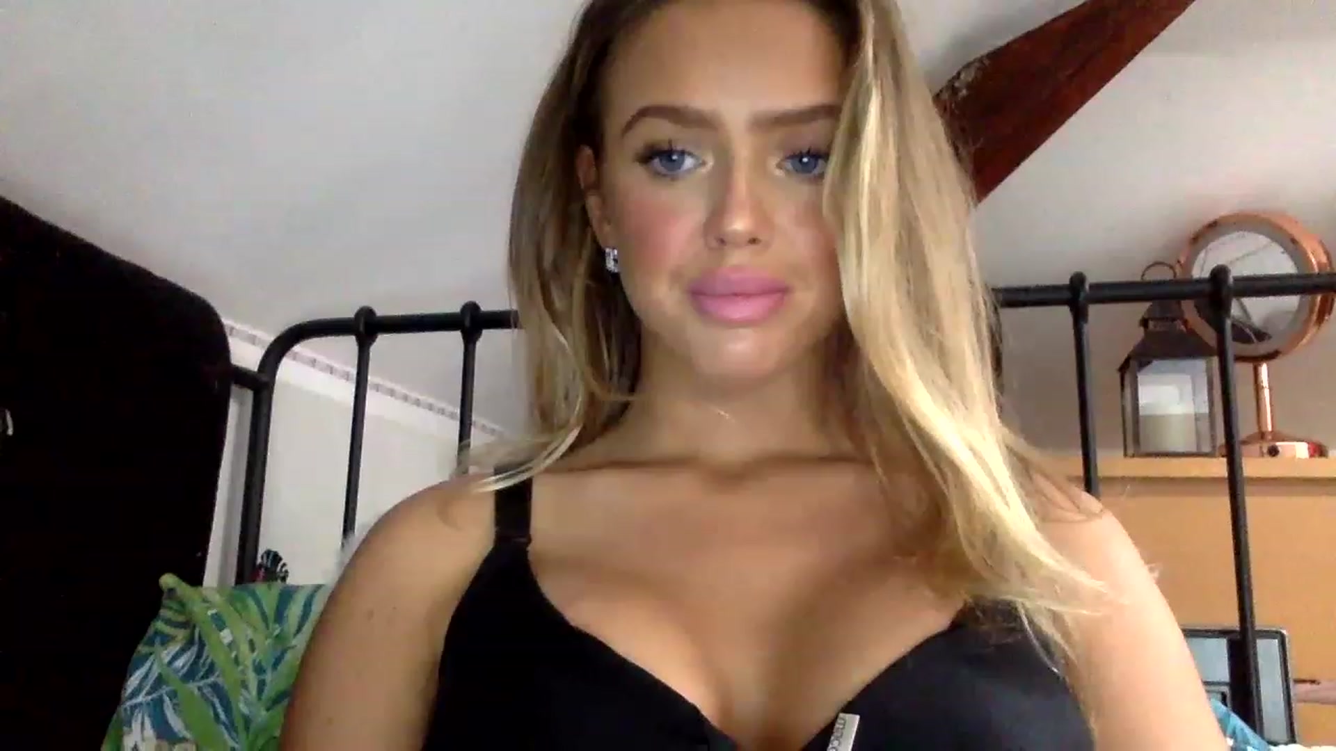 Gallery image thumbnail from hotbaby08's myfreecams stream on, 05/11/2023, 10:27 image 11 of 20