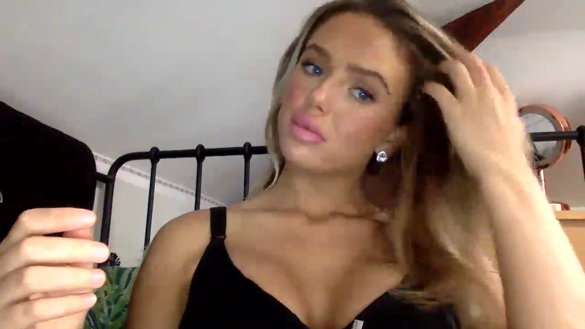 Gallery image thumbnail from hotbaby08's myfreecams stream on, 05/11/2023, 10:27 image 20 of 20