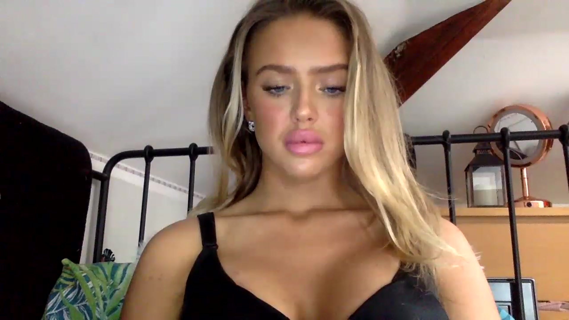 Gallery image thumbnail from hotbaby08's myfreecams stream on, 05/11/2023, 10:27 image 16 of 20