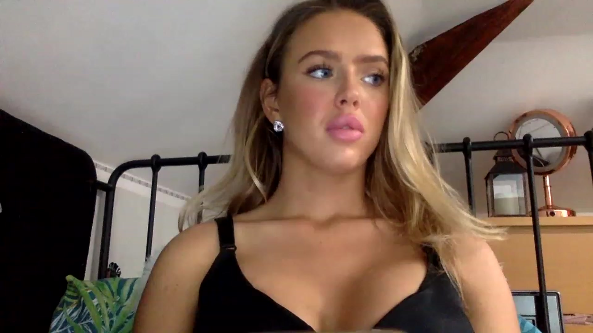 Gallery image thumbnail from hotbaby08's myfreecams stream on, 05/11/2023, 10:27 image 2 of 20