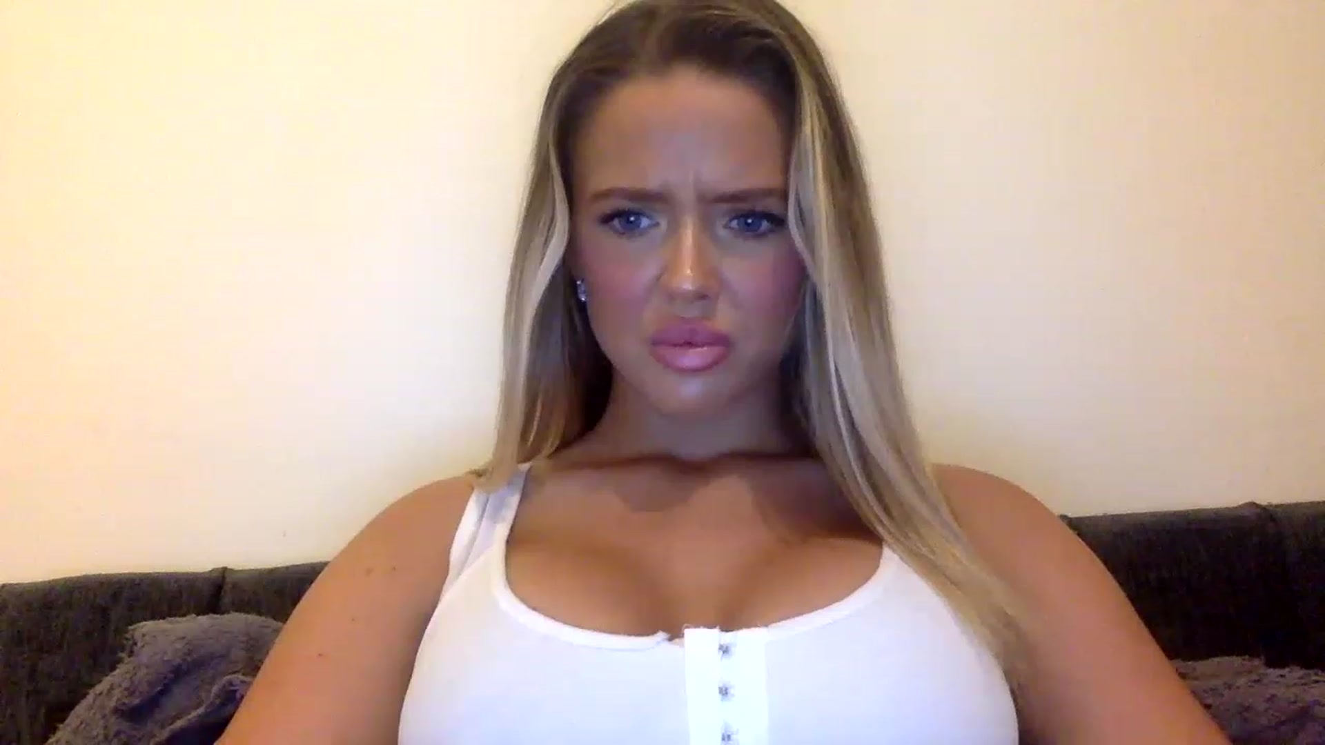Gallery image thumbnail from hotbaby08's myfreecams stream on, 05/15/2023, 10:51 image 20 of 20