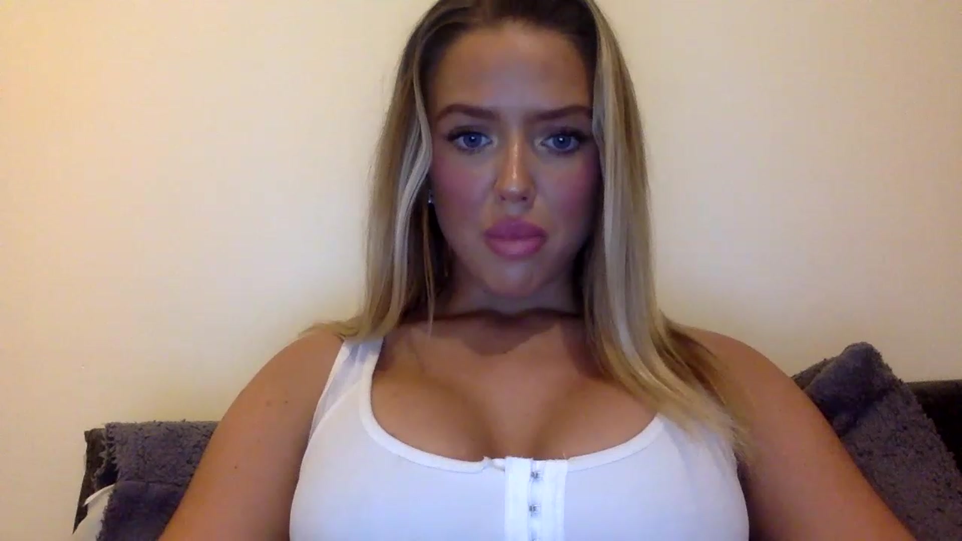 Gallery image thumbnail from hotbaby08's myfreecams stream on, 05/15/2023, 10:51 image 2 of 20