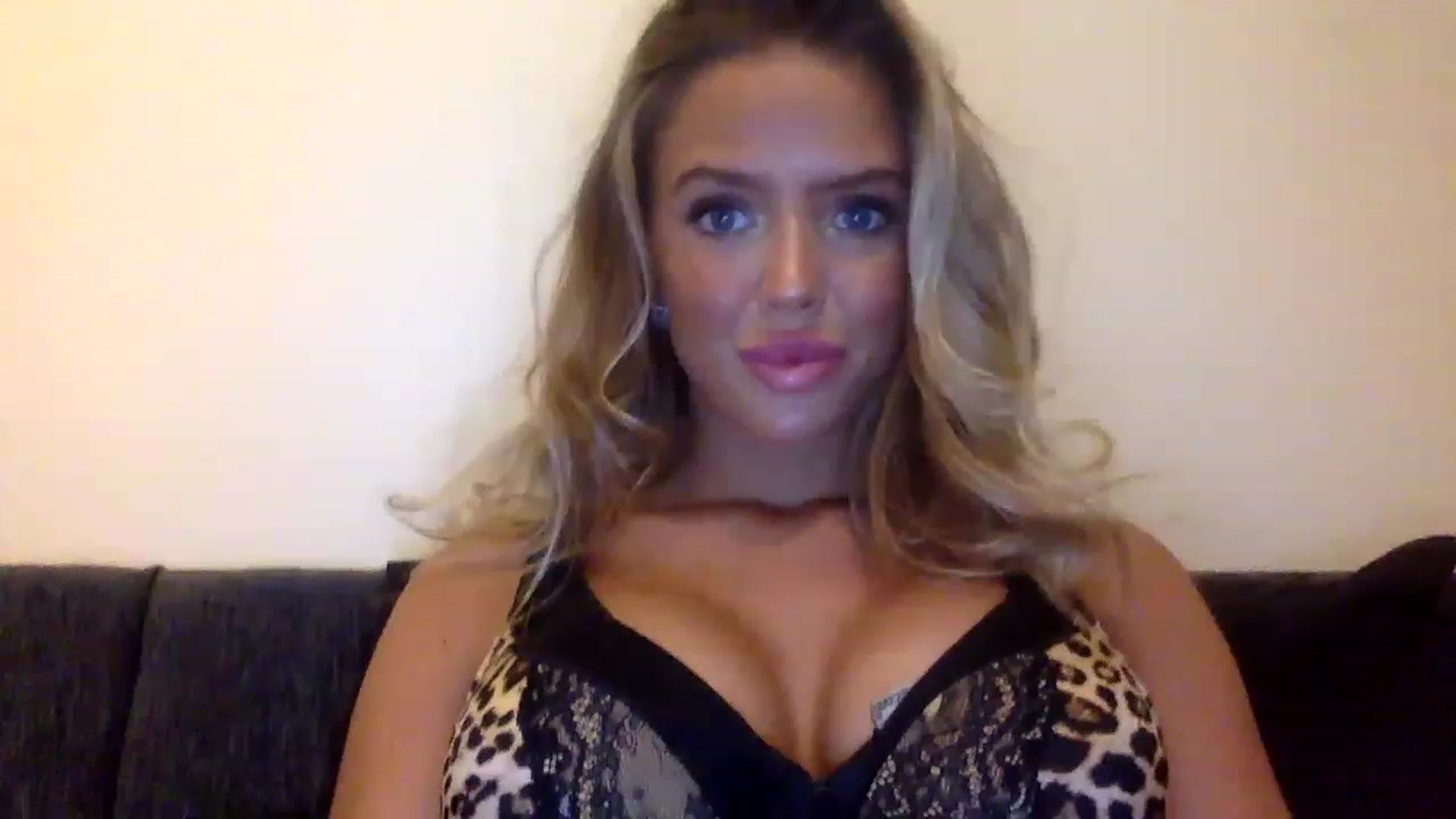 Gallery image thumbnail from hotbaby08's myfreecams stream on, 05/17/2023, 14:47 image 7 of 20