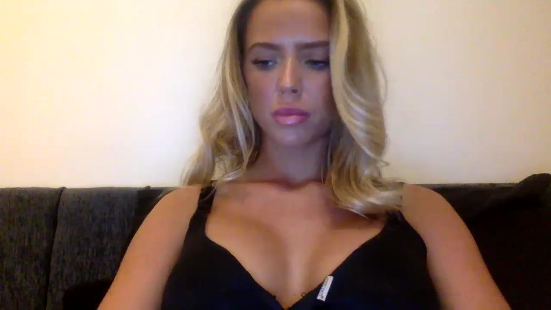 Gallery image thumbnail from hotbaby08's myfreecams stream on, 05/17/2023, 16:15 image 13 of 20