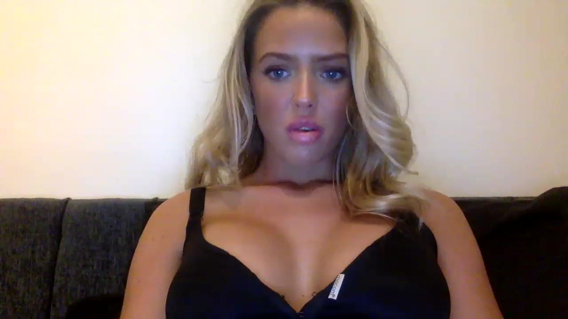 Gallery image thumbnail from hotbaby08's myfreecams stream on, 05/17/2023, 16:15 image 9 of 20