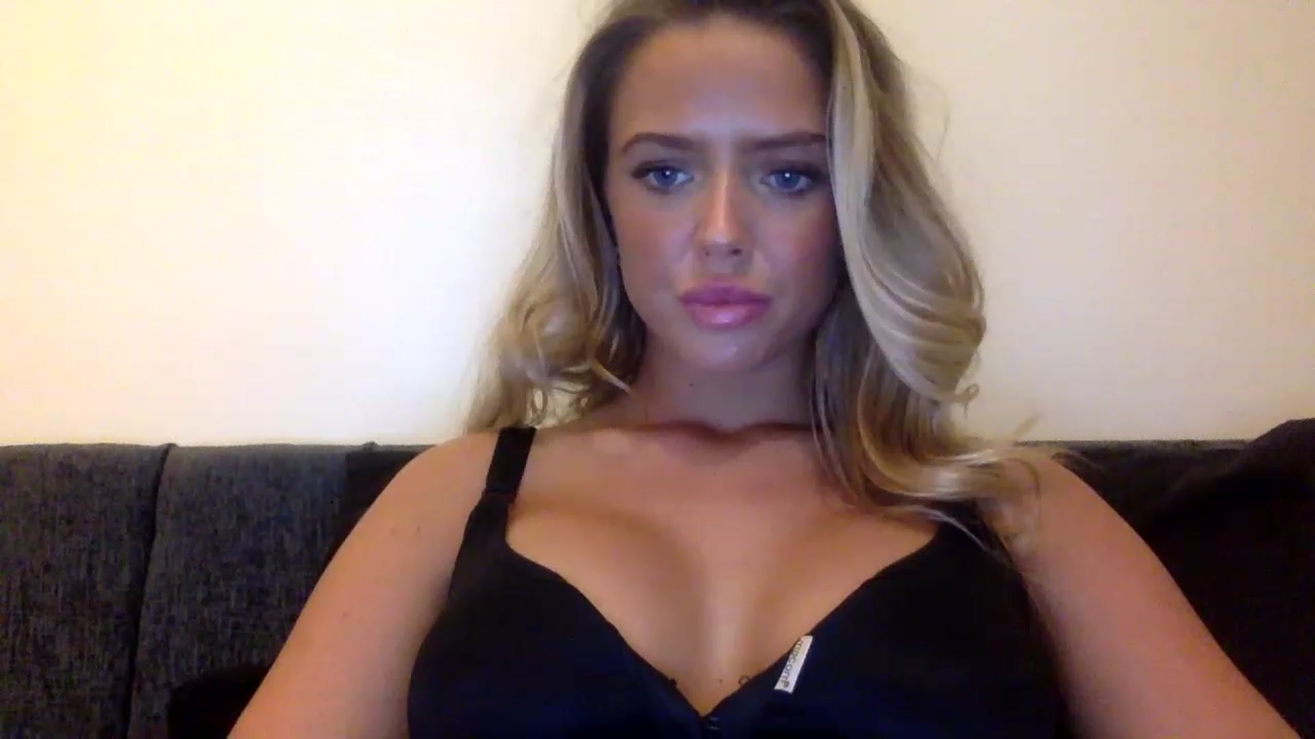 Gallery image thumbnail from hotbaby08's myfreecams stream on, 05/17/2023, 16:15 image 14 of 20