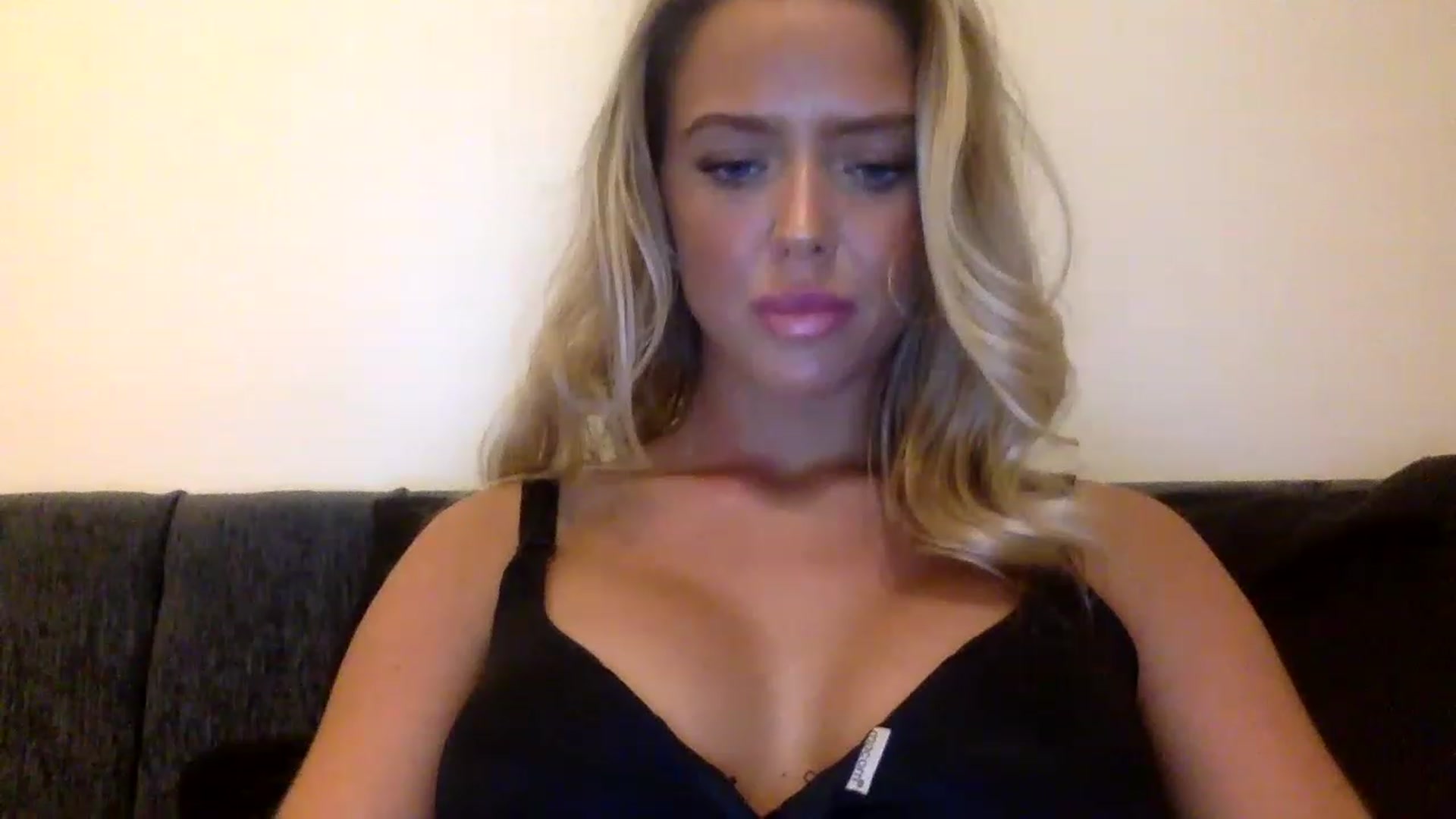 Gallery image thumbnail from hotbaby08's myfreecams stream on, 05/17/2023, 16:15 image 10 of 20