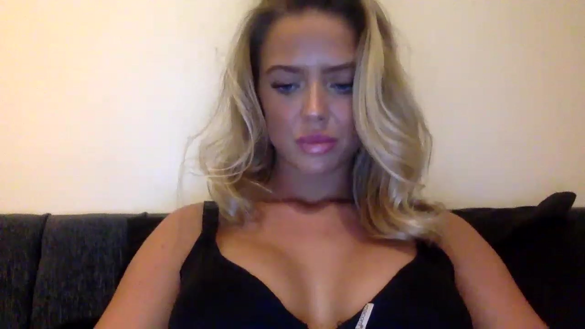 Gallery image thumbnail from hotbaby08's myfreecams stream on, 05/17/2023, 16:15 image 7 of 20