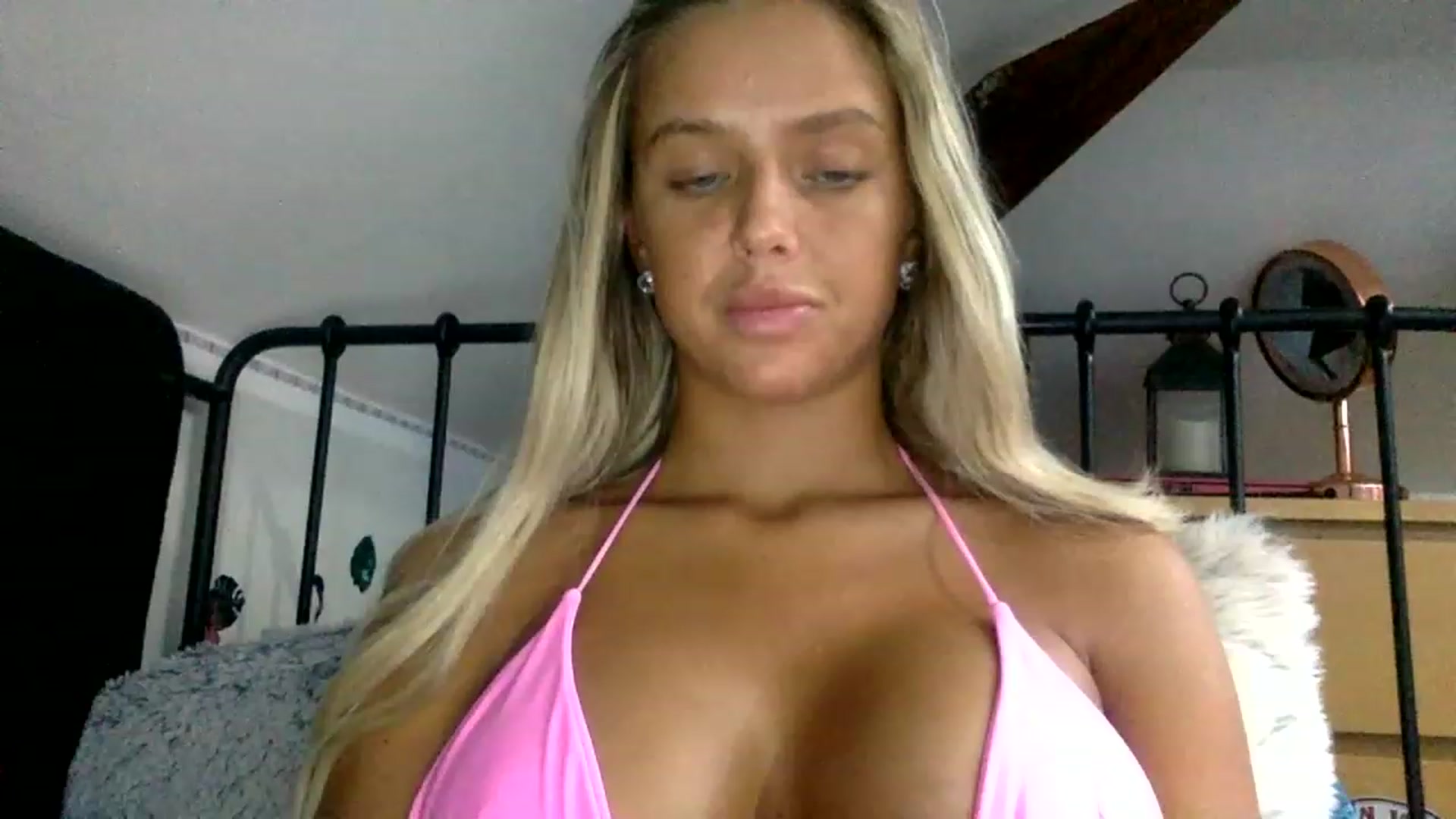 Gallery image thumbnail from hotbaby08's myfreecams stream on, 06/14/2023, 07:45 image 3 of 20