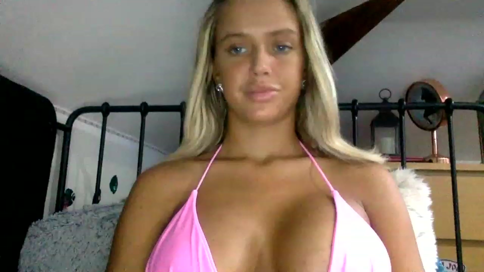 Gallery image thumbnail from hotbaby08's myfreecams stream on, 06/14/2023, 07:45 image 1 of 20
