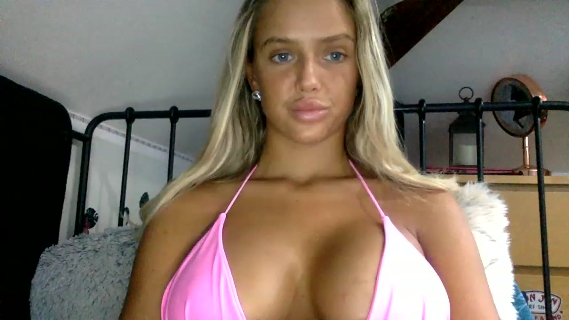 Gallery image thumbnail from hotbaby08's myfreecams stream on, 06/14/2023, 07:45 image 14 of 20