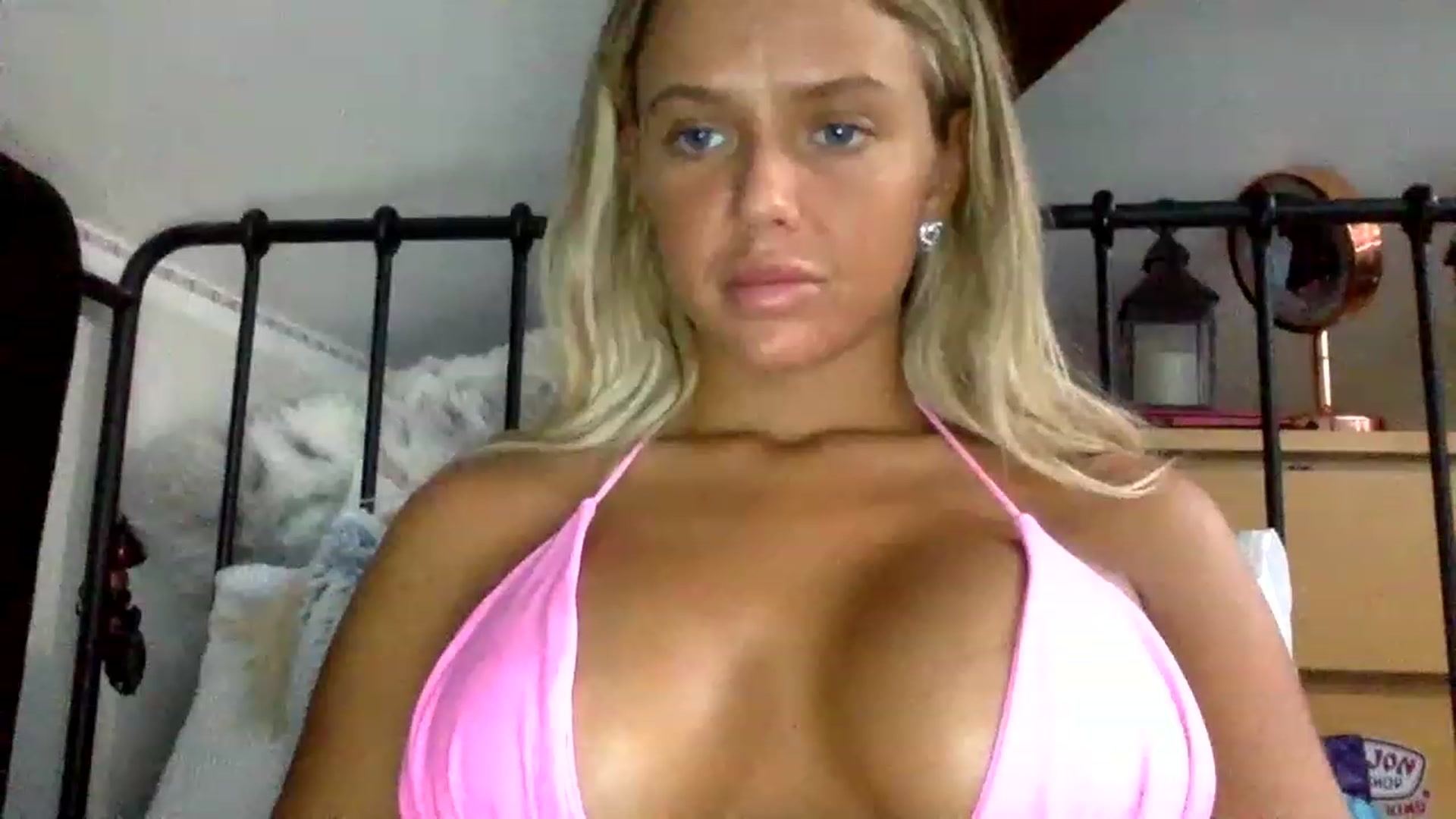 Gallery image thumbnail from hotbaby08's myfreecams stream on, 06/15/2023, 08:57 image 19 of 20