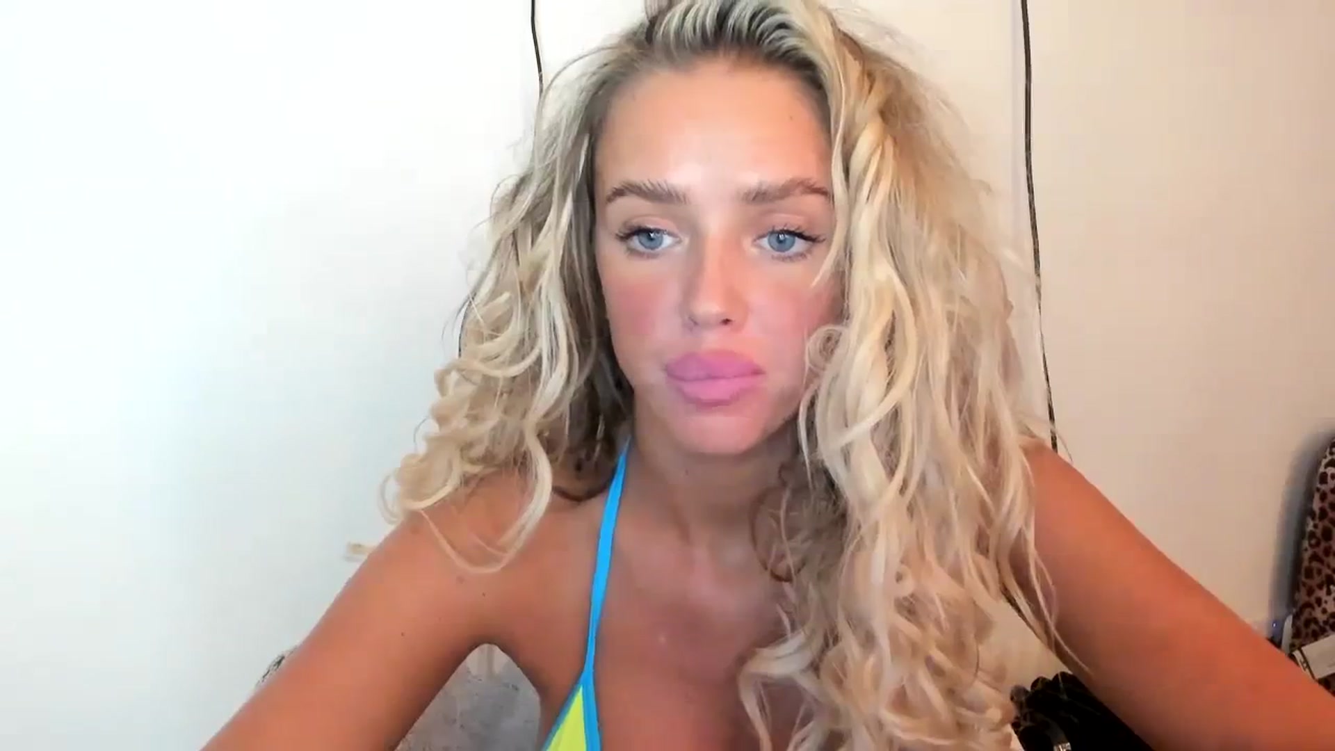Gallery image thumbnail from hotbaby08's myfreecams stream on, 09/27/2023, 20:17 image 15 of 20