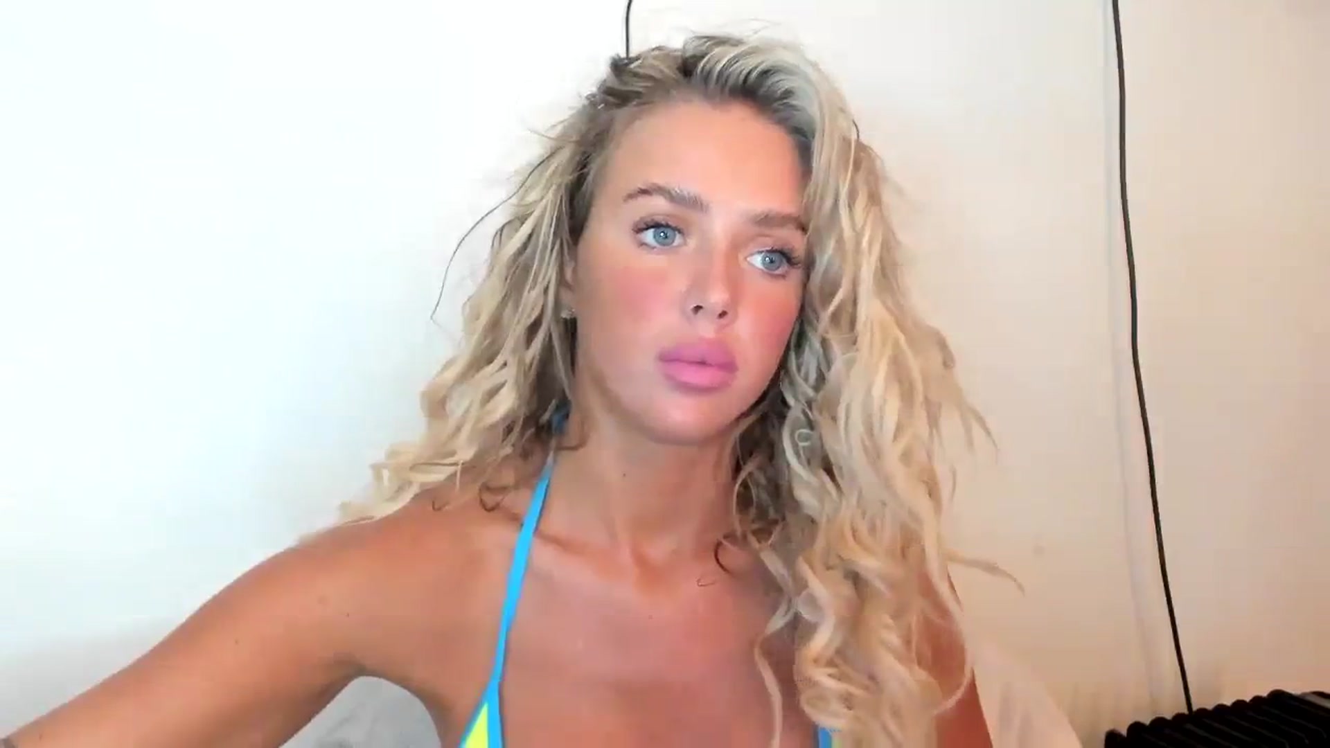 Gallery image thumbnail from hotbaby08's myfreecams stream on, 09/27/2023, 20:17 image 4 of 20