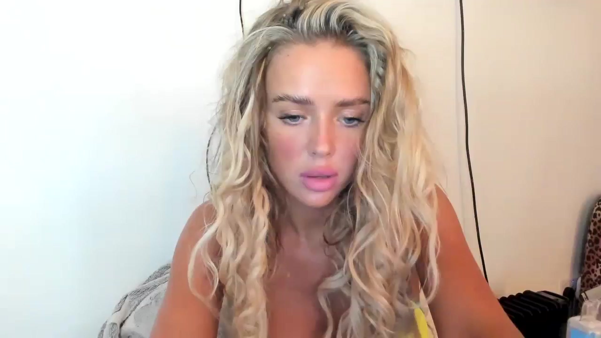 Gallery image thumbnail from hotbaby08's myfreecams stream on, 09/27/2023, 20:17 image 12 of 20