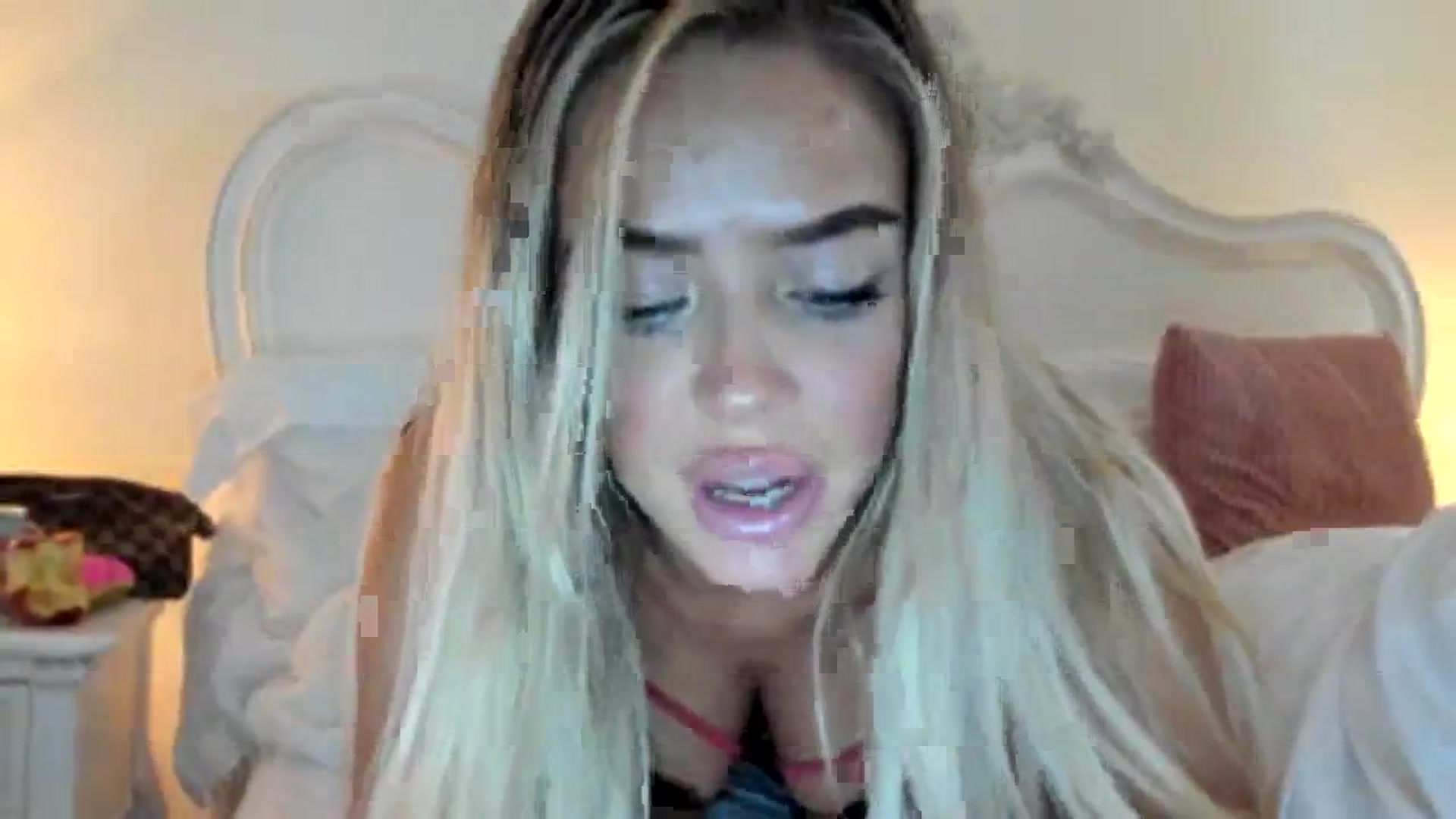 Gallery image thumbnail from hotbaby08's myfreecams stream on, 12/04/2023, 12:53 image 3 of 20