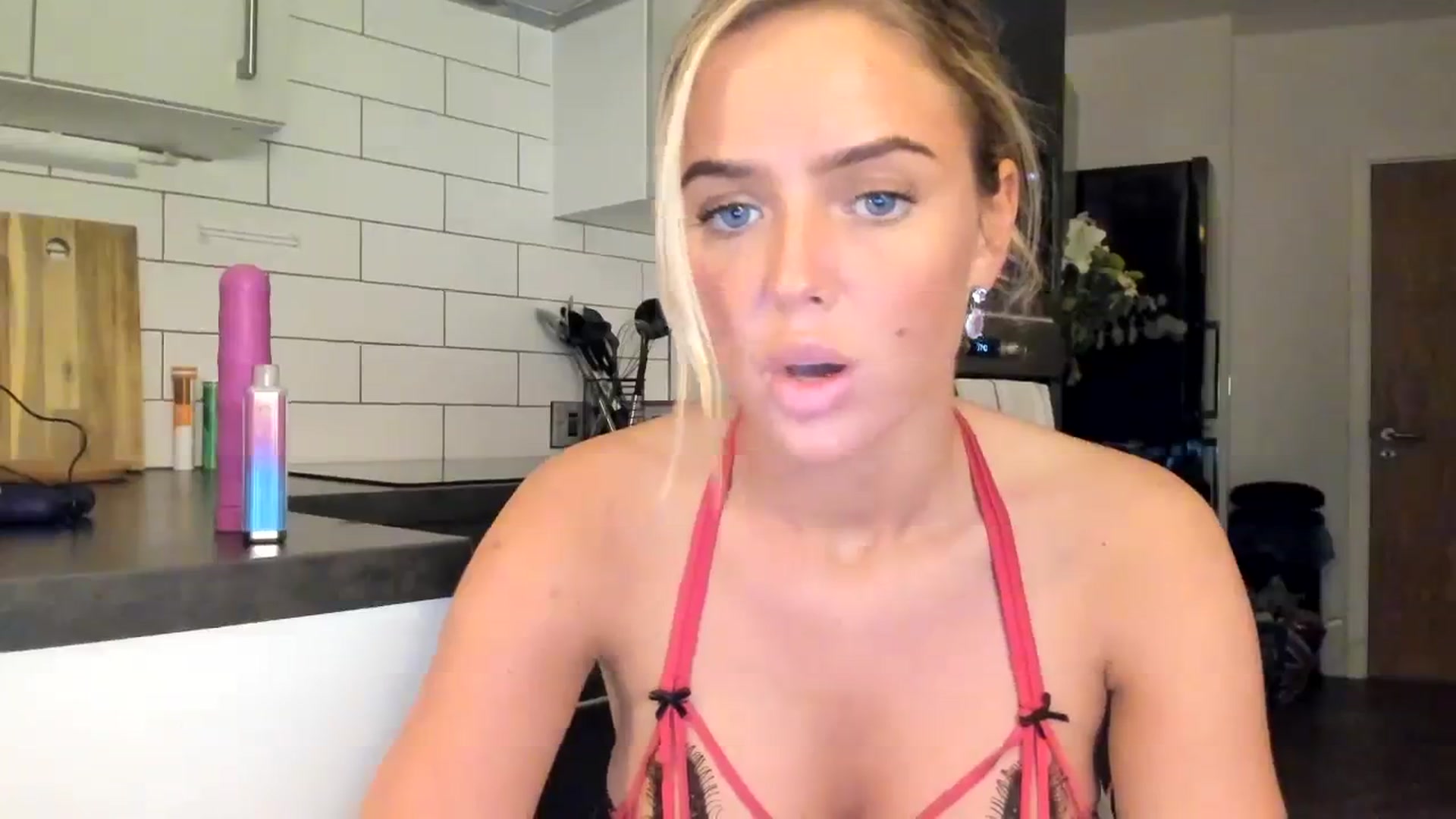 Gallery image thumbnail from hotbaby08's myfreecams stream on, 02/20/2024, 18:40 image 3 of 20