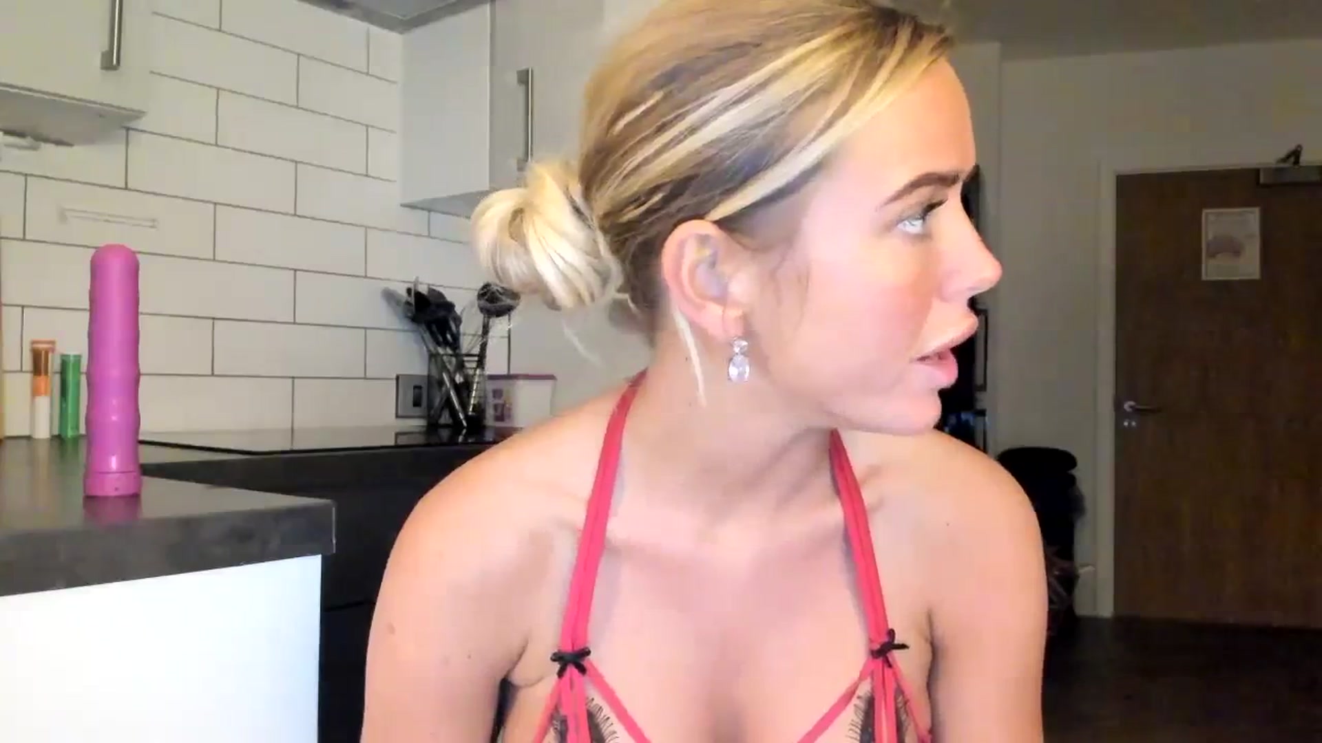 Gallery image thumbnail from hotbaby08's myfreecams stream on, 02/20/2024, 18:40 image 12 of 20