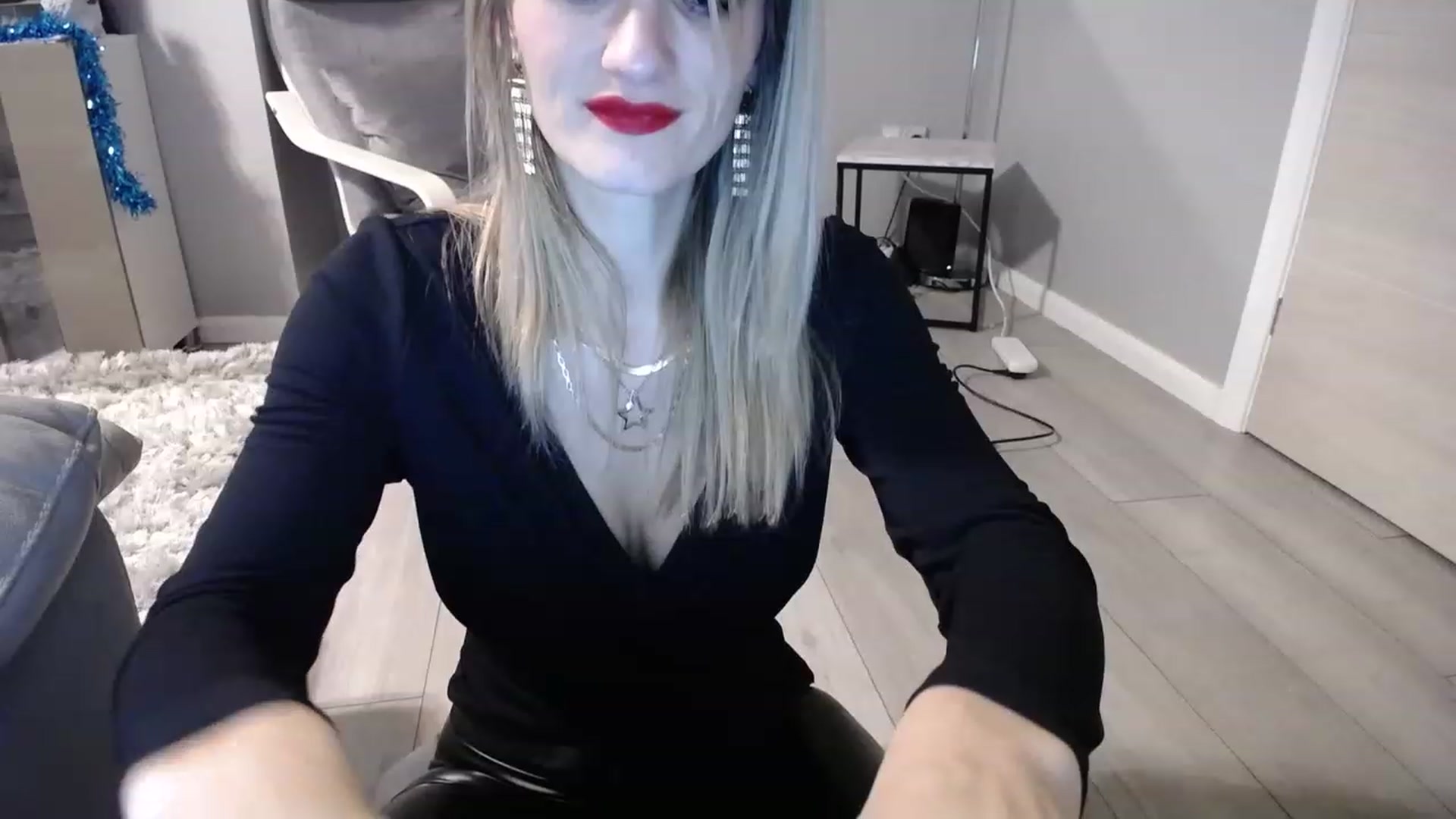 Gallery image thumbnail from hotjessyca91's myfreecams stream on, 12/24/2022, 22:02 image 4 of 20
