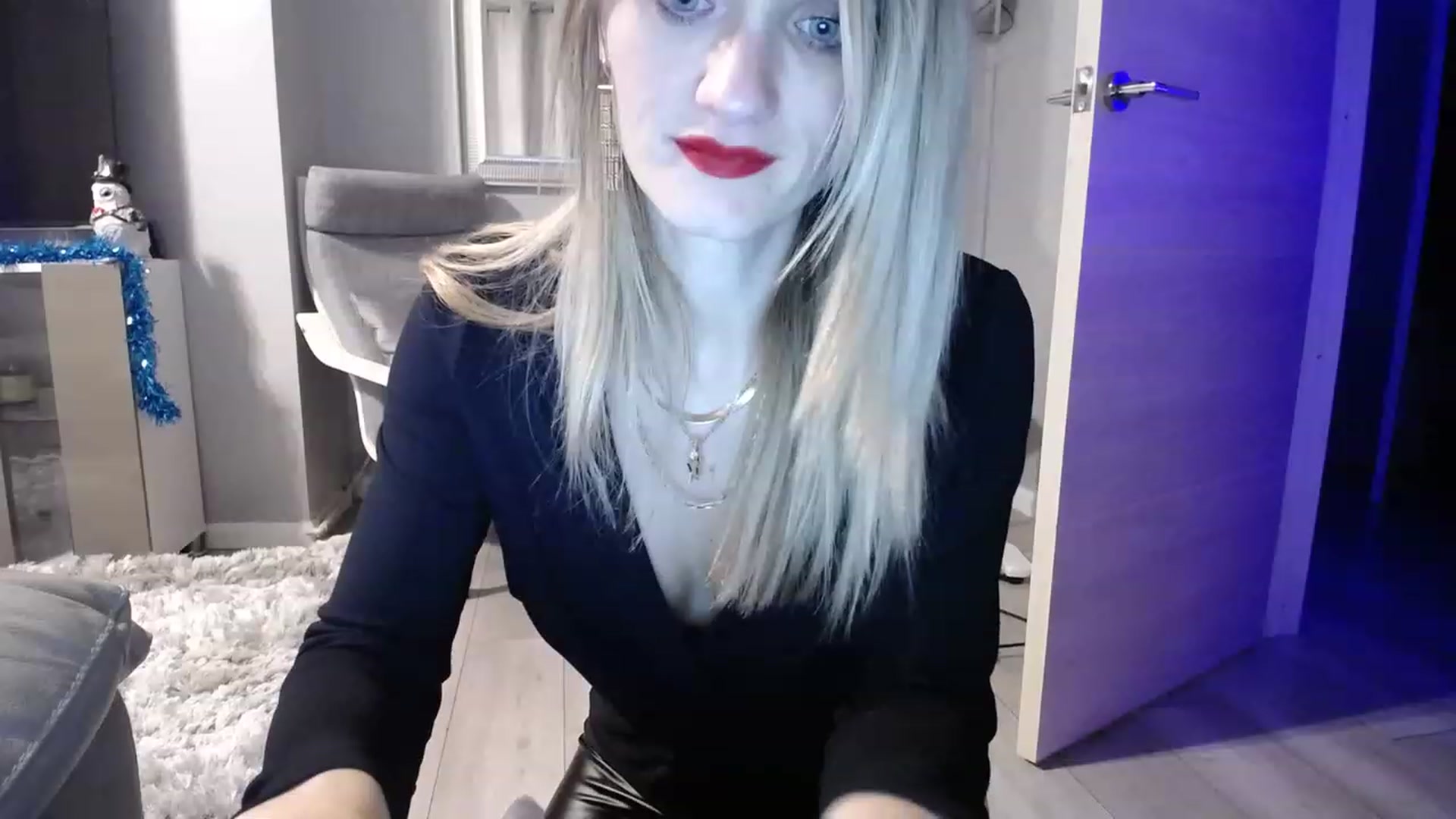 Gallery image thumbnail from hotjessyca91's myfreecams stream on, 12/24/2022, 22:02 image 6 of 20