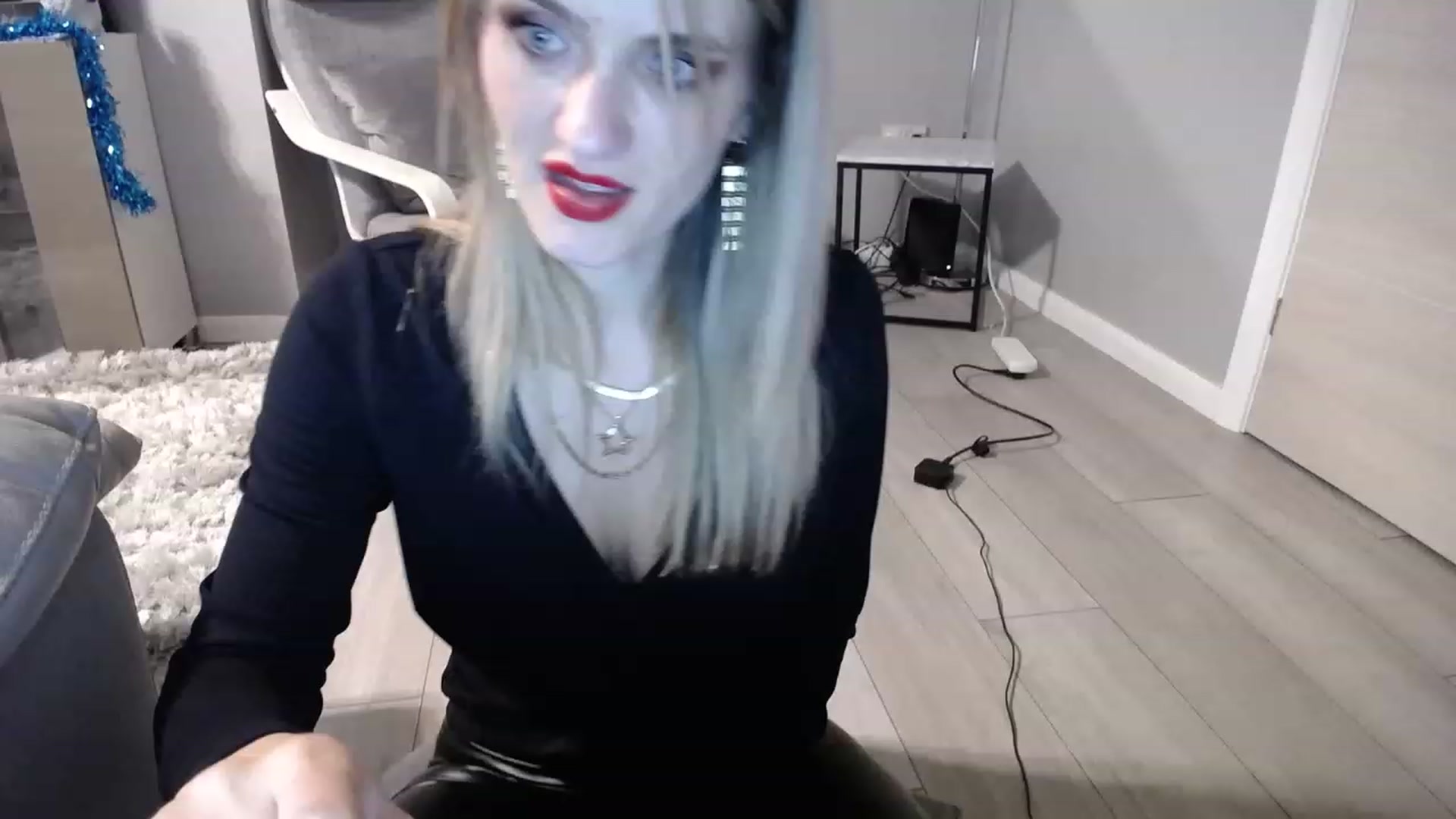 Gallery image thumbnail from hotjessyca91's myfreecams stream on, 12/24/2022, 22:02 image 3 of 20