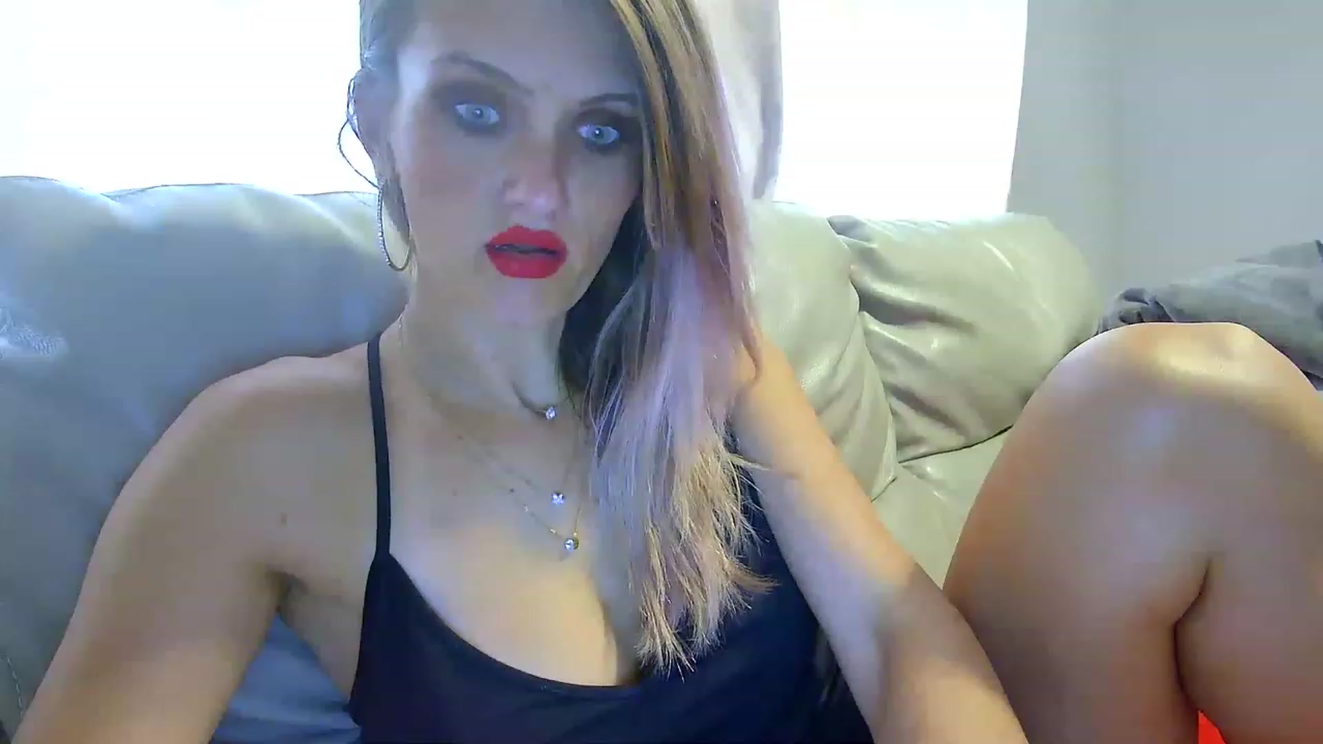 Gallery image thumbnail from hotjessyca91's myfreecams stream on, 06/17/2023, 10:37 image 7 of 20