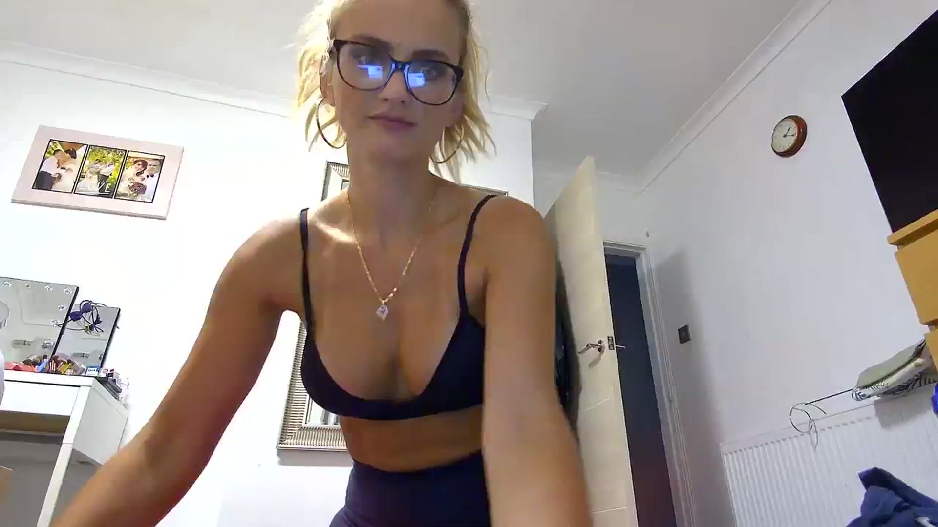 Gallery image thumbnail from hotjessyca91's myfreecams stream on, 09/12/2023, 13:23 image 16 of 20