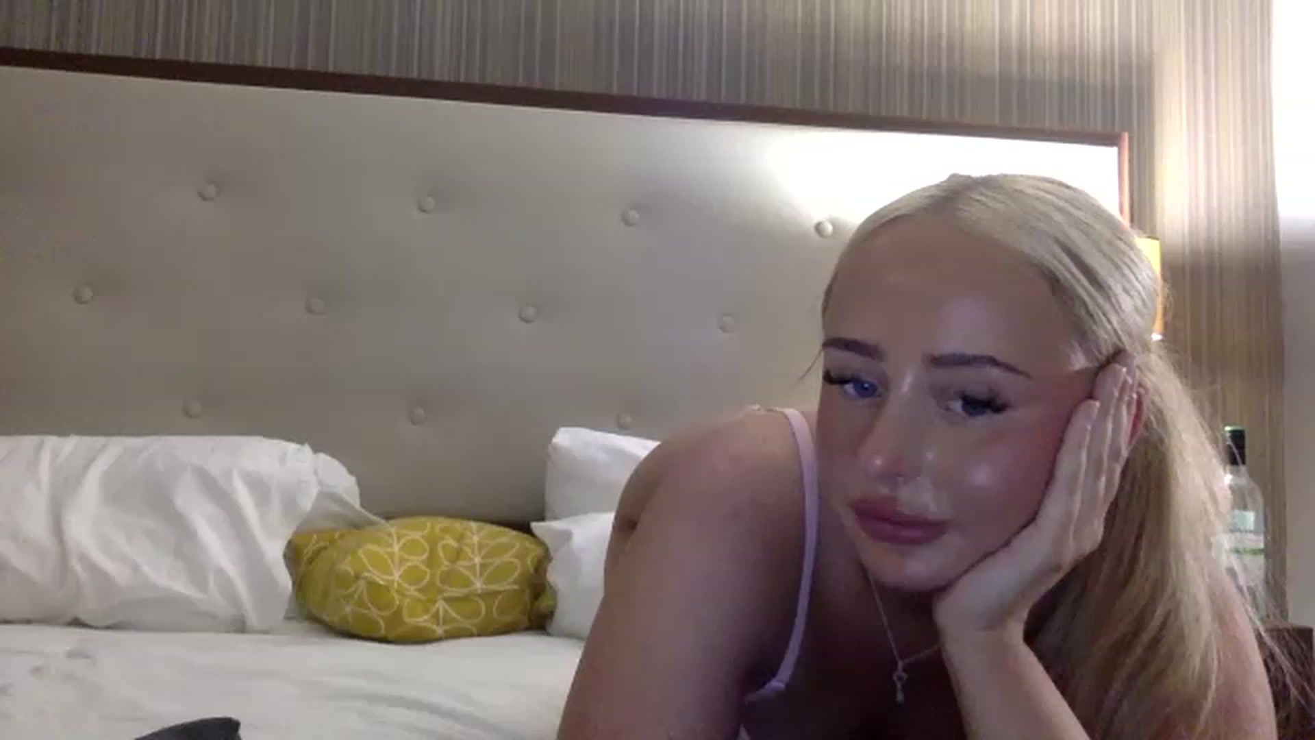 Gallery image thumbnail from hotrosiex's myfreecams stream on, 02/17/2023, 04:33 image 5 of 20
