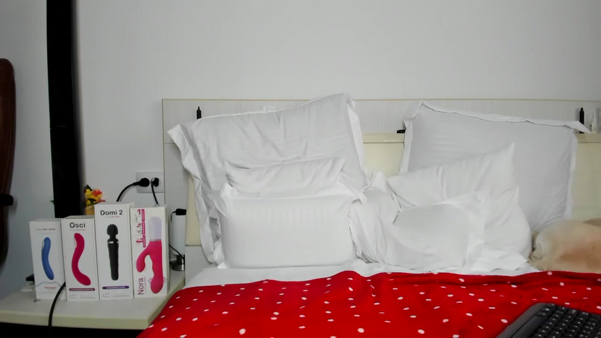 Gallery image thumbnail from hottieella's myfreecams stream on, 05/17/2023, 16:50 image 6 of 20