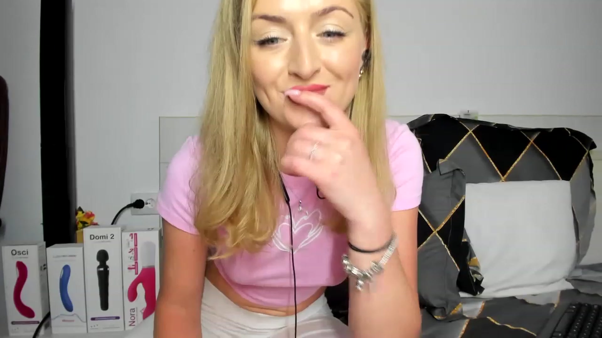 Gallery image thumbnail from hottieella's myfreecams stream on, 06/07/2023, 17:11 image 9 of 20