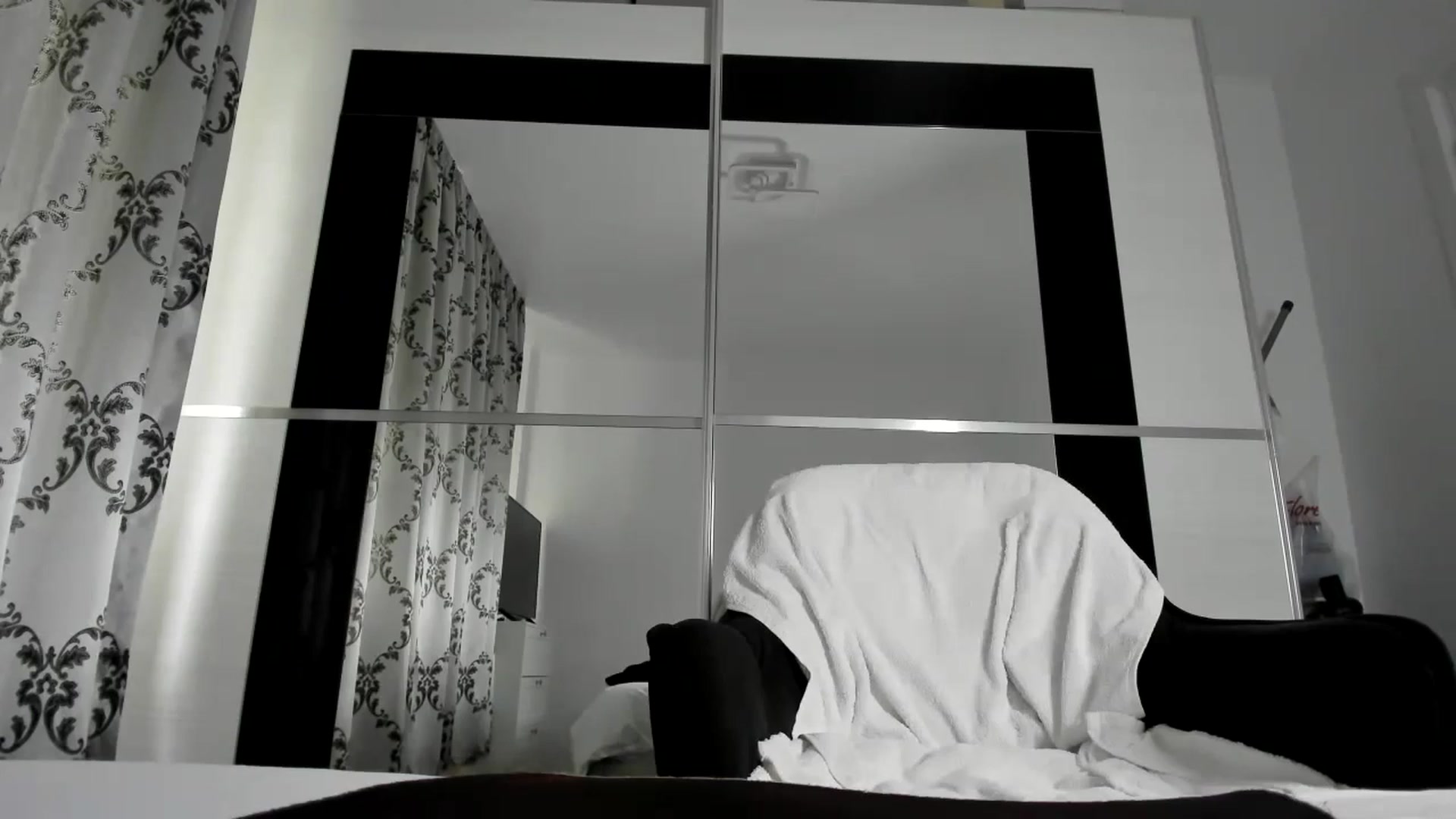Gallery image thumbnail from hottieella's myfreecams stream on, 06/04/2024, 14:32 image 16 of 20