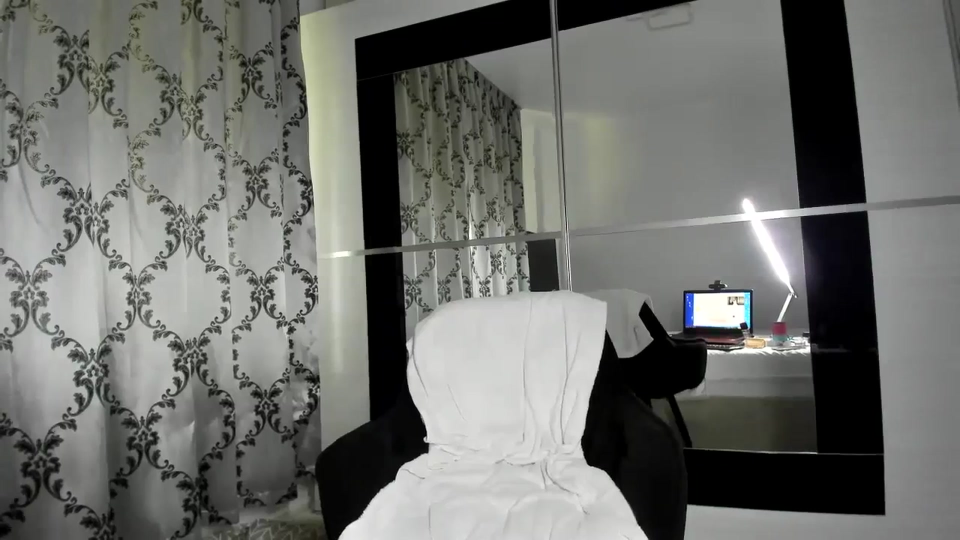 Gallery image thumbnail from hottieella's myfreecams stream on, 07/31/2024, 13:50 image 14 of 20