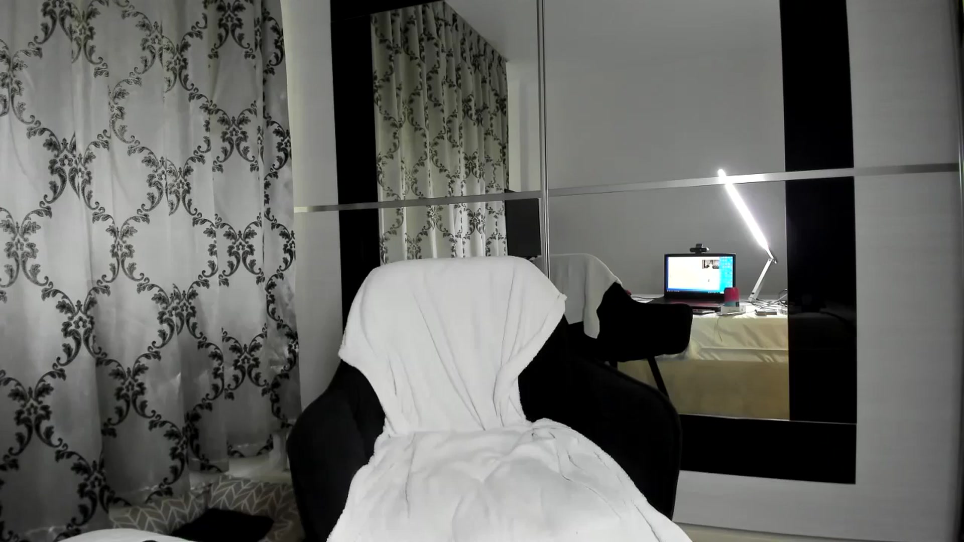 Gallery image thumbnail from hottieella's myfreecams stream on, 08/01/2024, 14:43 image 14 of 20