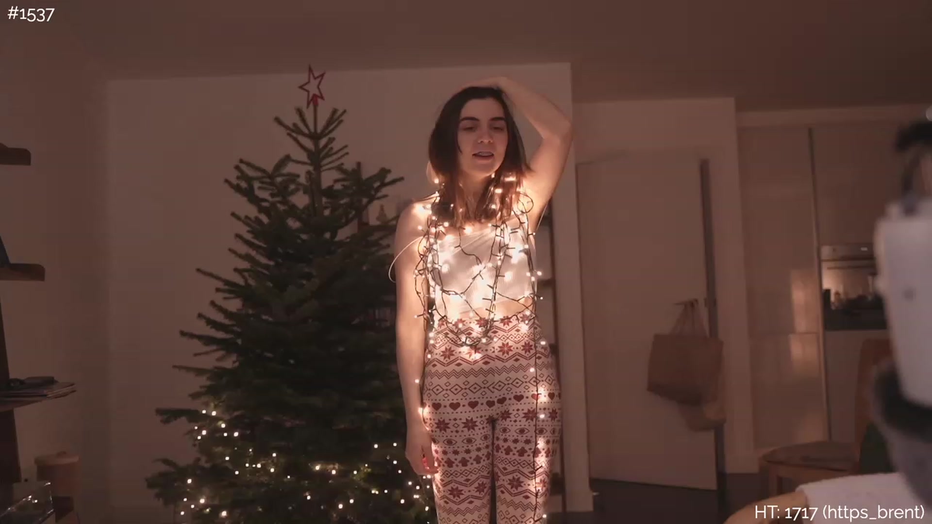 Gallery image thumbnail from https_sophie's myfreecams stream on, 12/23/2022, 24:03 image 15 of 20