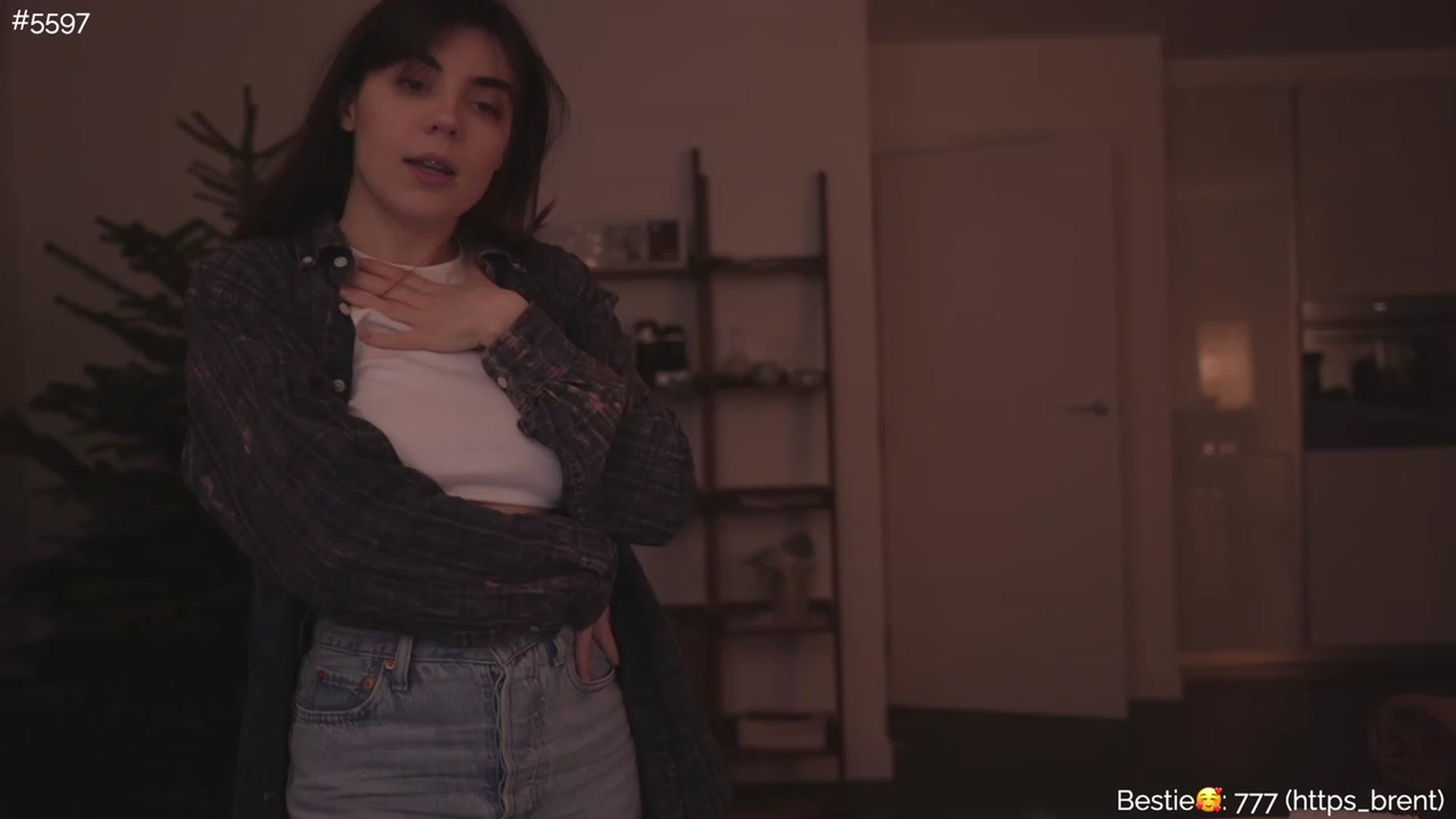 Gallery image thumbnail from https_sophie's myfreecams stream on, 01/08/2023, 02:57 image 3 of 20