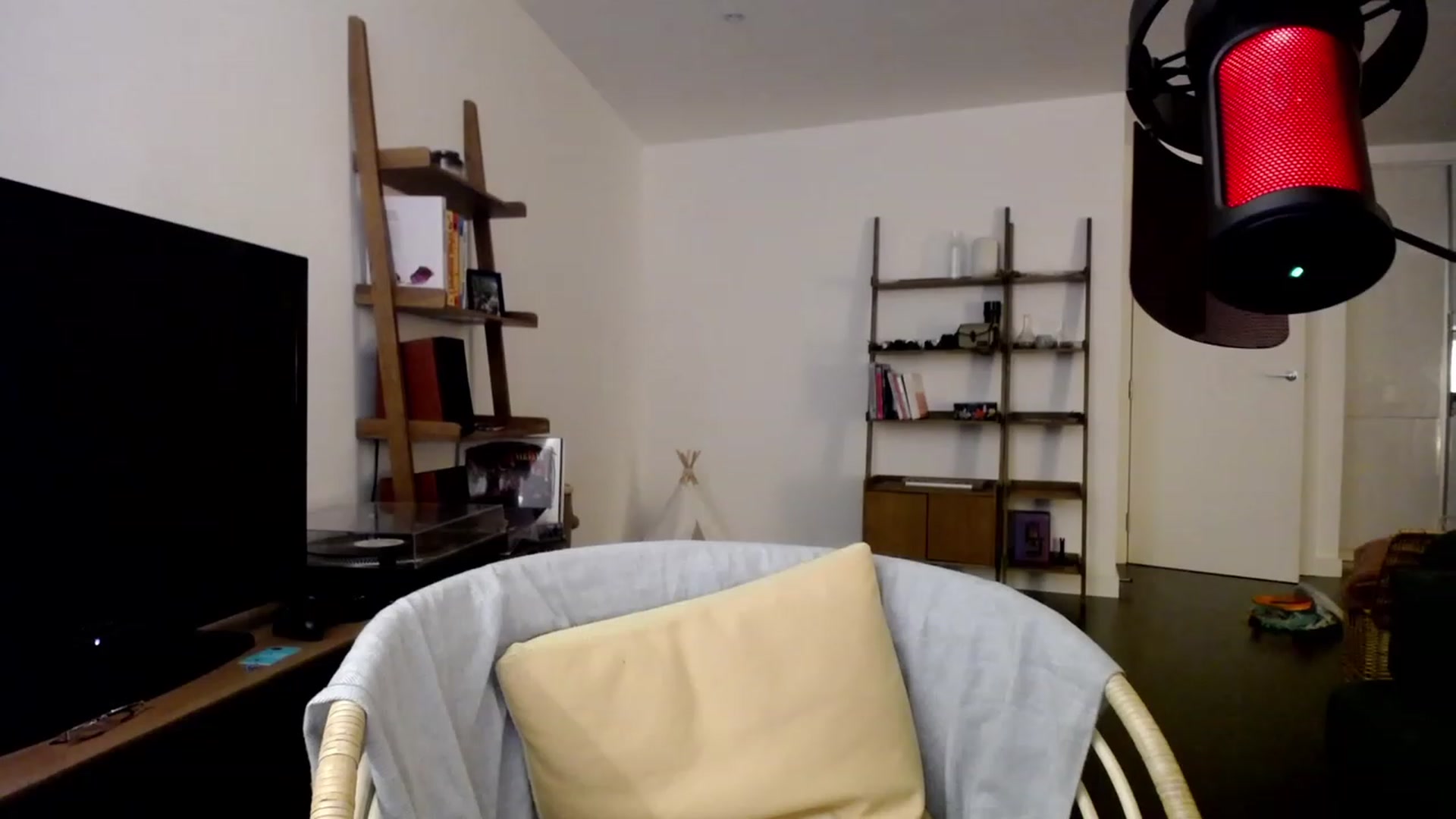 Gallery image thumbnail from https_sophie's myfreecams stream on, 03/14/2023, 24:04 image 5 of 20