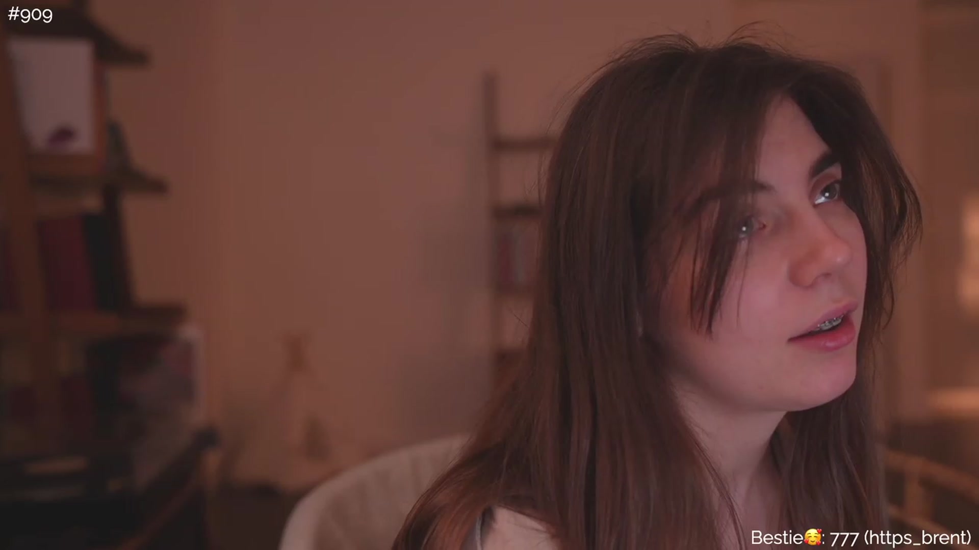 Gallery image thumbnail from https_sophie's myfreecams stream on, 03/21/2023, 01:14 image 18 of 20