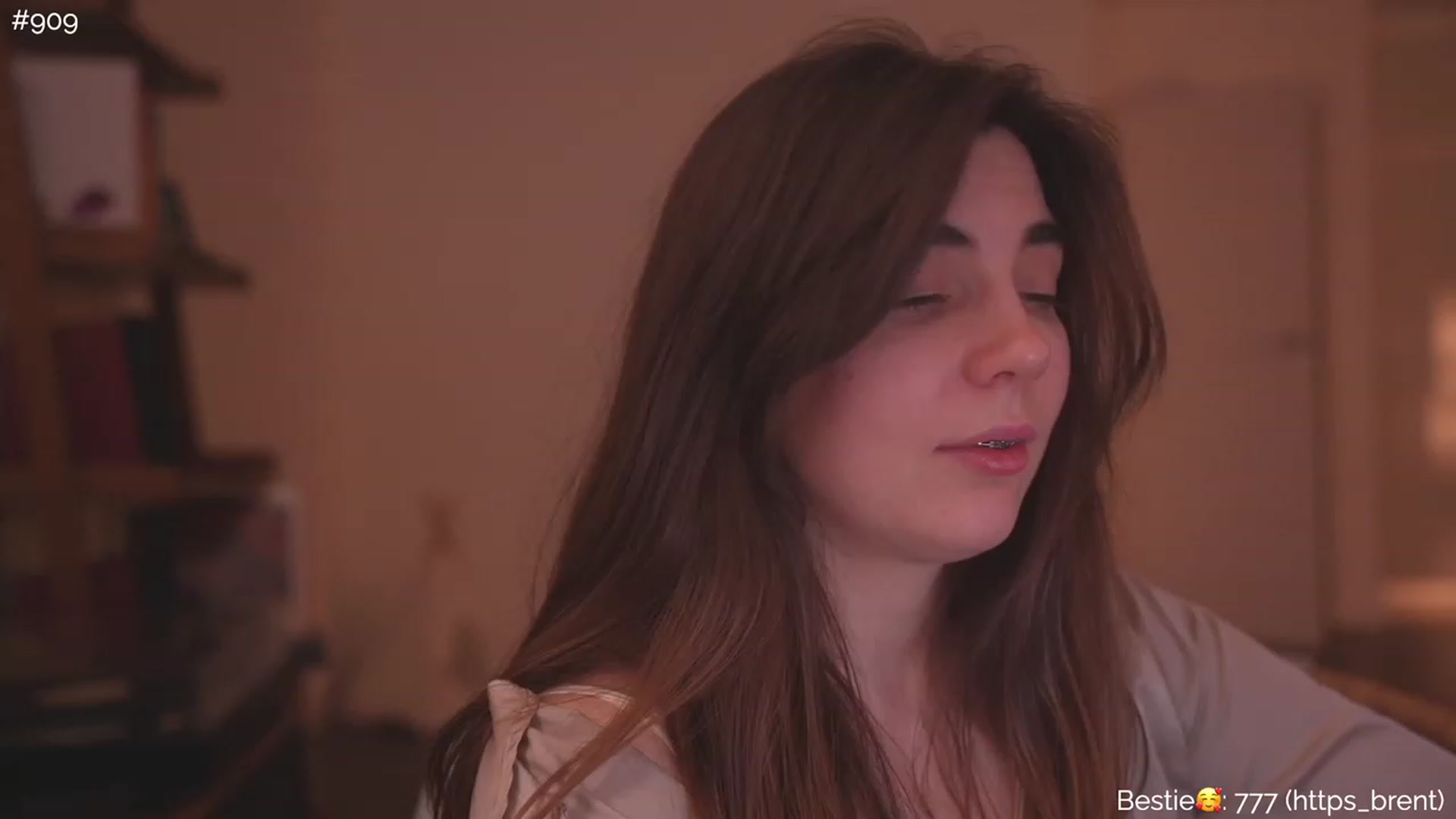 Gallery image thumbnail from https_sophie's myfreecams stream on, 03/21/2023, 01:44 image 8 of 20