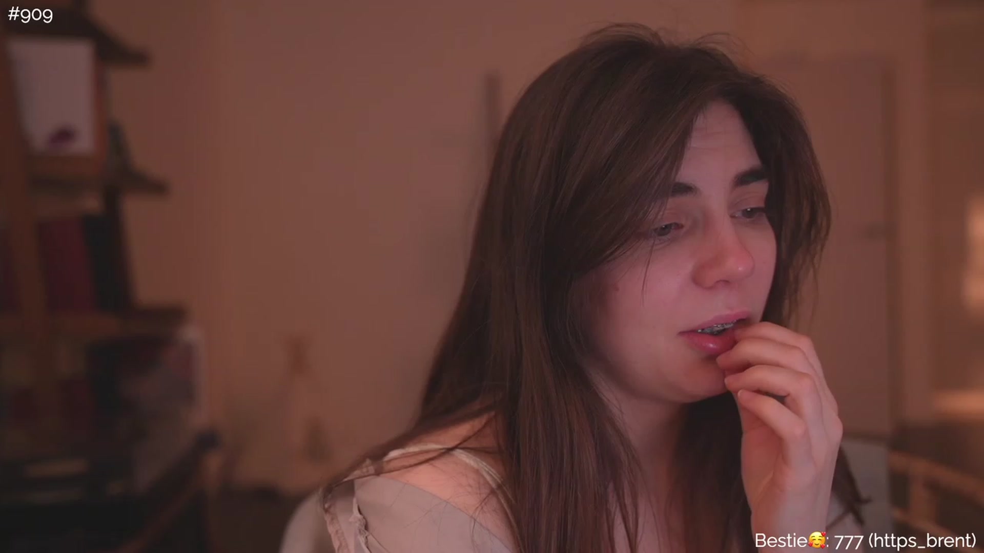 Gallery image thumbnail from https_sophie's myfreecams stream on, 03/21/2023, 01:44 image 7 of 20