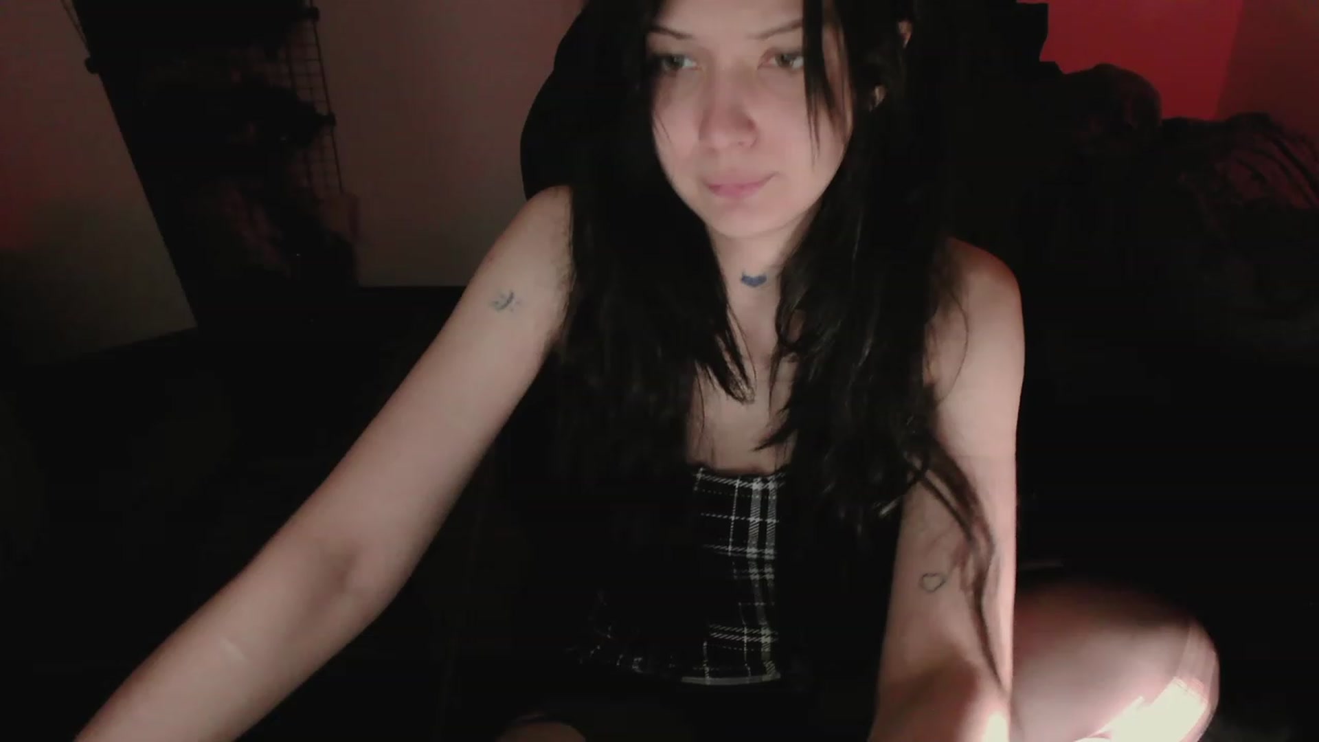 Gallery image thumbnail from huGhghGhh's myfreecams stream on, 05/04/2023, 24:48 image 15 of 20