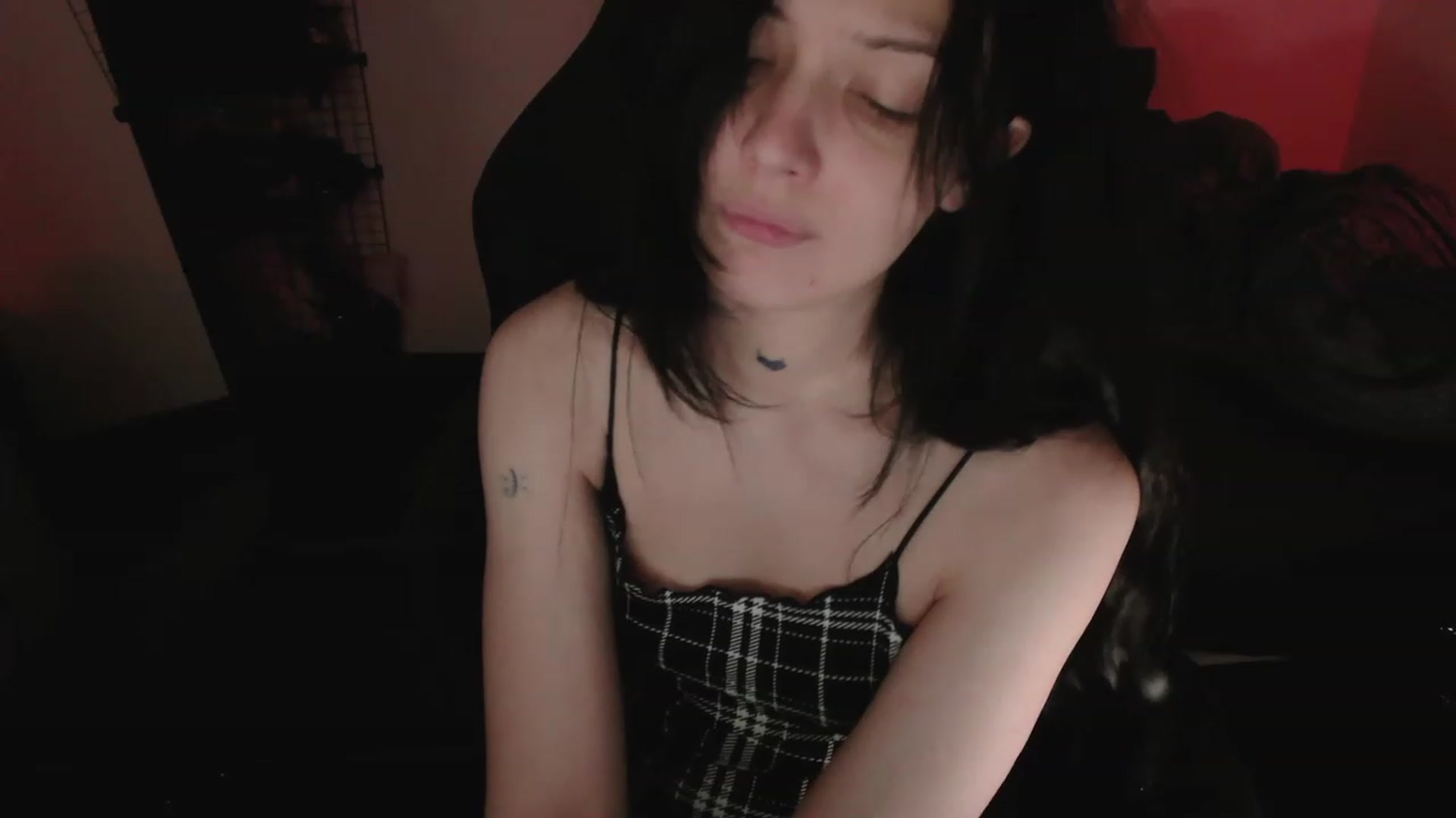 Gallery image thumbnail from huGhghGhh's myfreecams stream on, 05/04/2023, 01:46 image 4 of 20