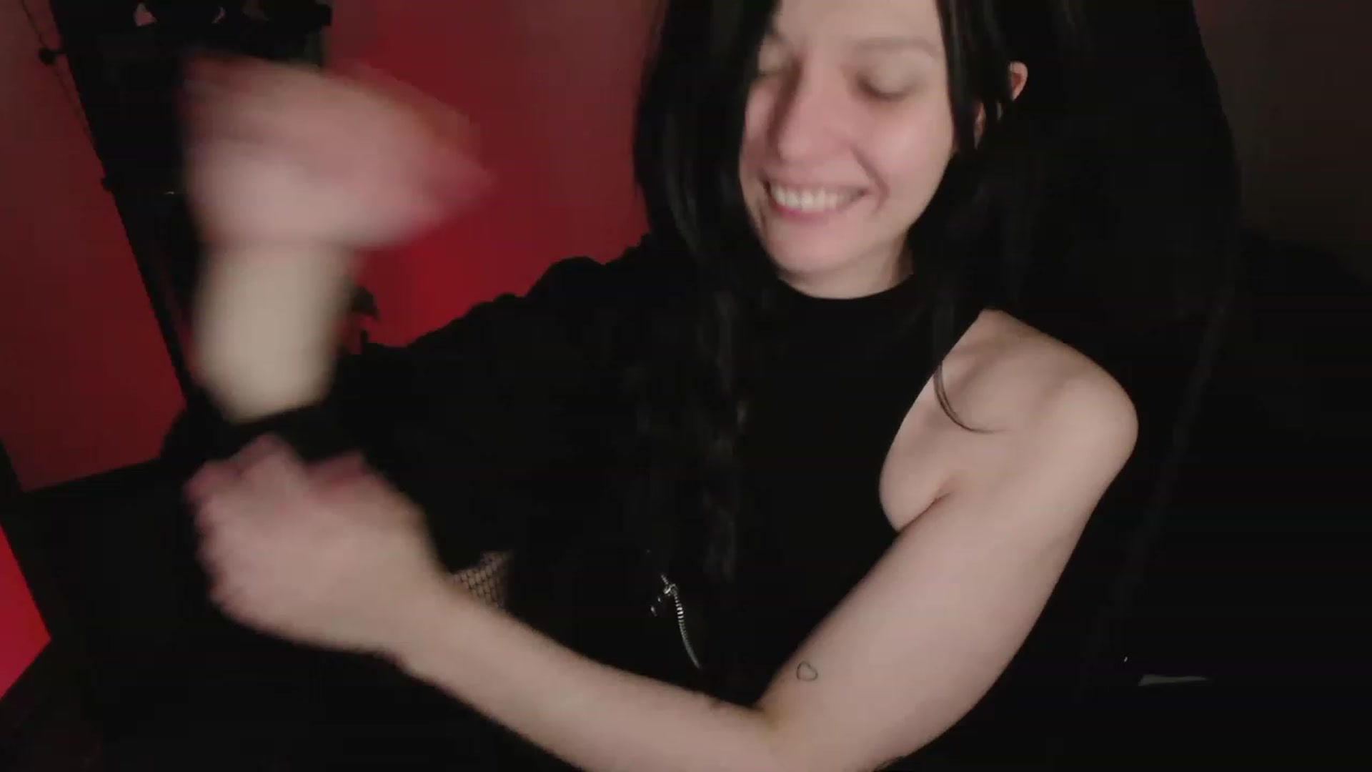 Gallery image thumbnail from huGhghGhh's myfreecams stream on, 05/04/2023, 06:08 image 3 of 20