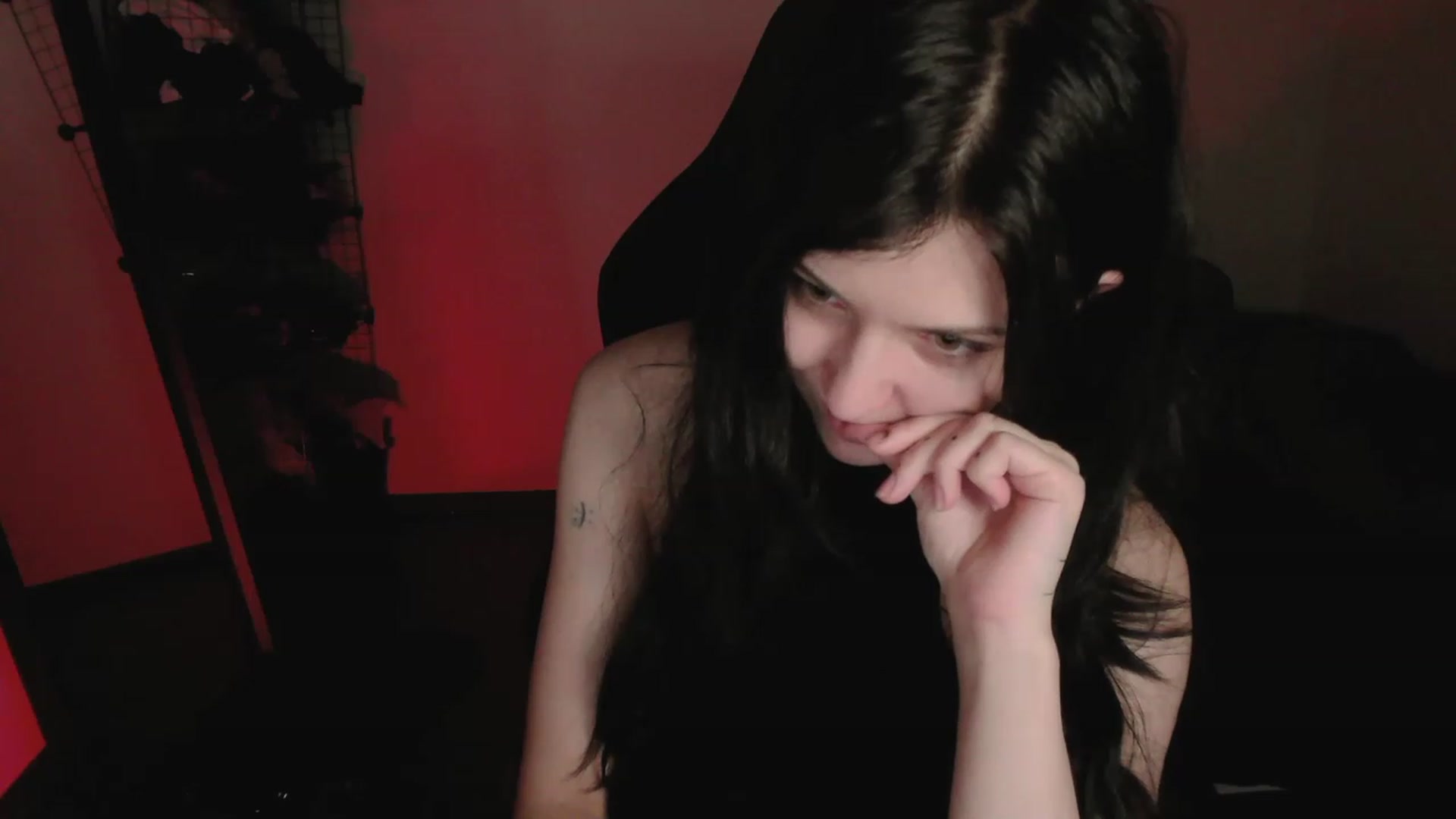 Gallery image thumbnail from huGhghGhh's myfreecams stream on, 05/04/2023, 06:08 image 5 of 20